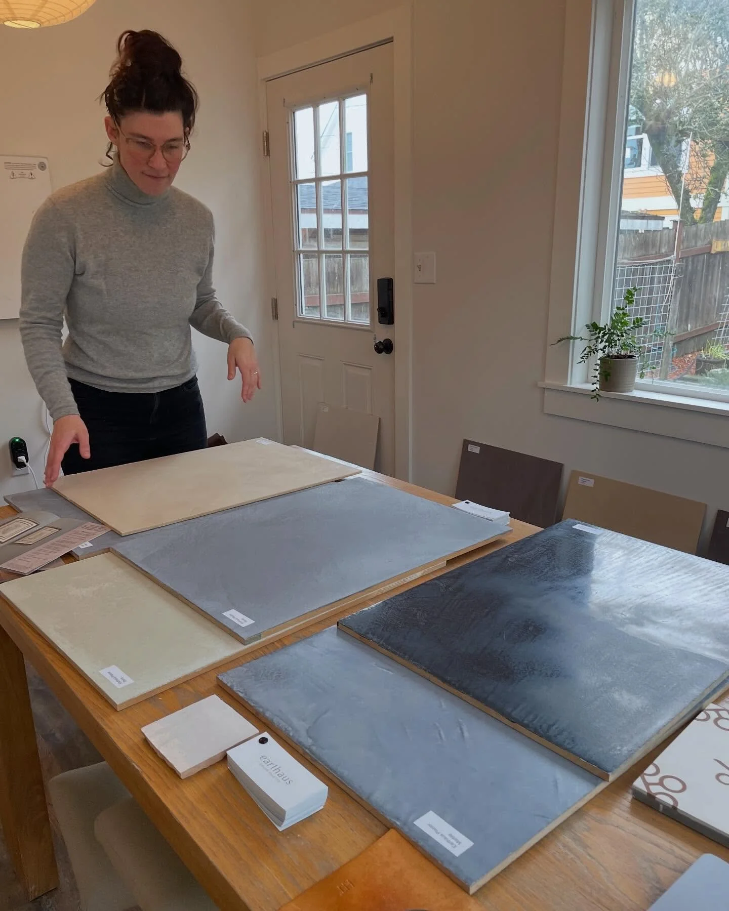 First meeting post vacation and first meeting in the new studio! We are working on selecting surfacing materials. @marissa.shearer.studio came to show us all of her beautiful plastering samples. We will be using a Tadelakt treatment for the bathroom 