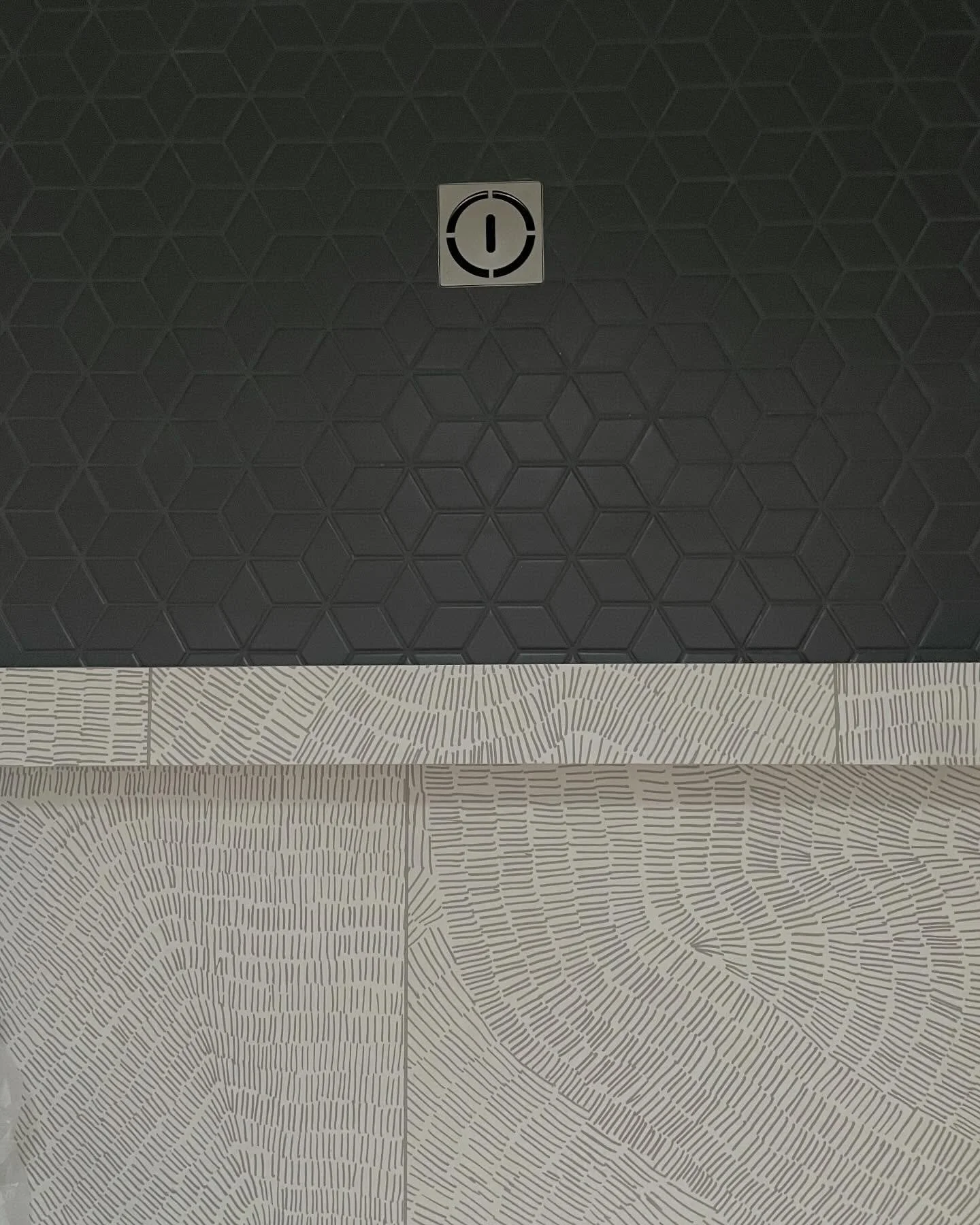 A peek at the tile being installed on our Cornwall project. Look at those niches 👌🏼

#BellinghamInteriorDesign
#BellinghamTile
#PNWInteriorDesign
#ModernTileDesign
#CustomTileWork