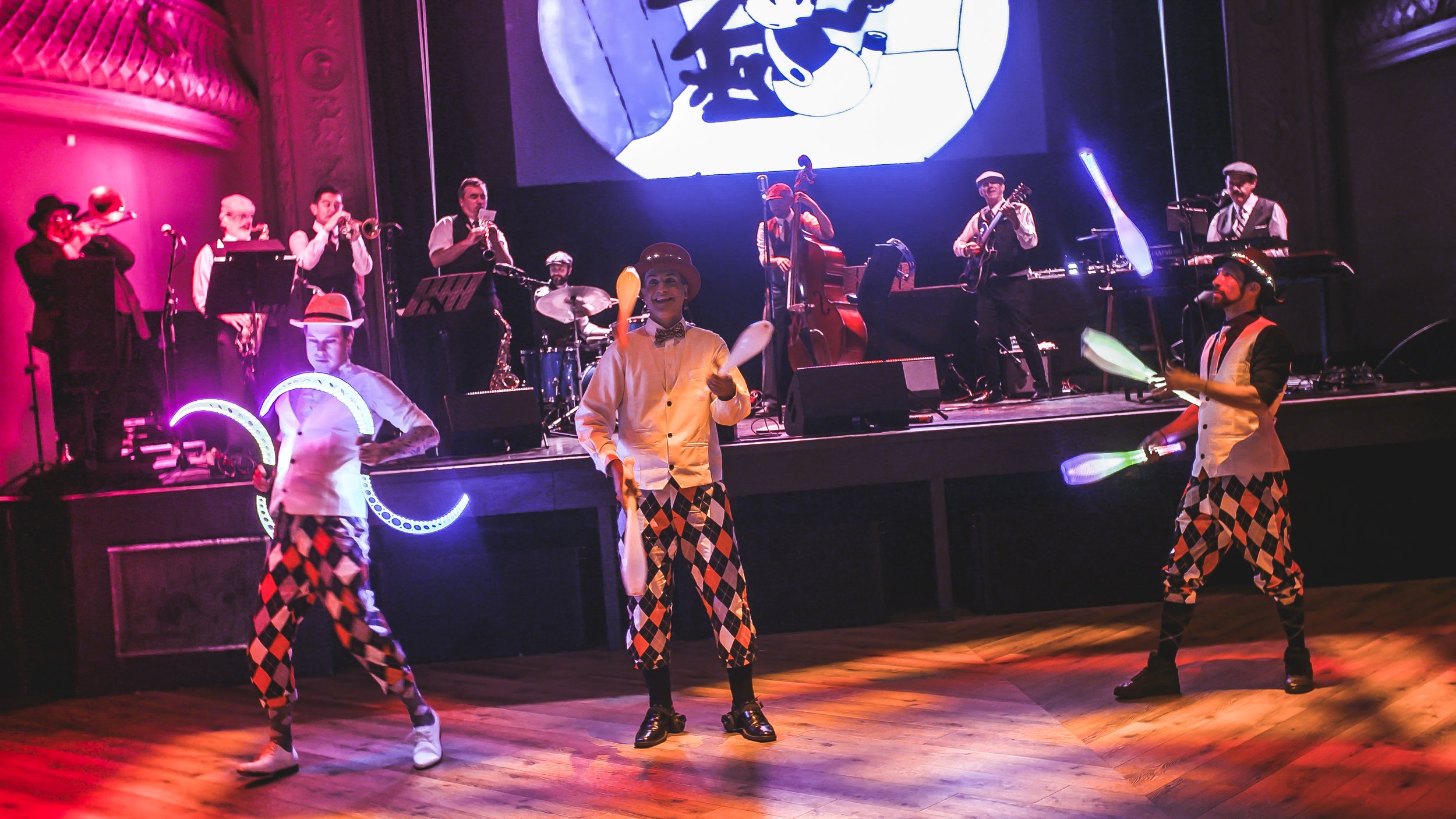 Great Gatsby jugglers by circus Modenr.jpg