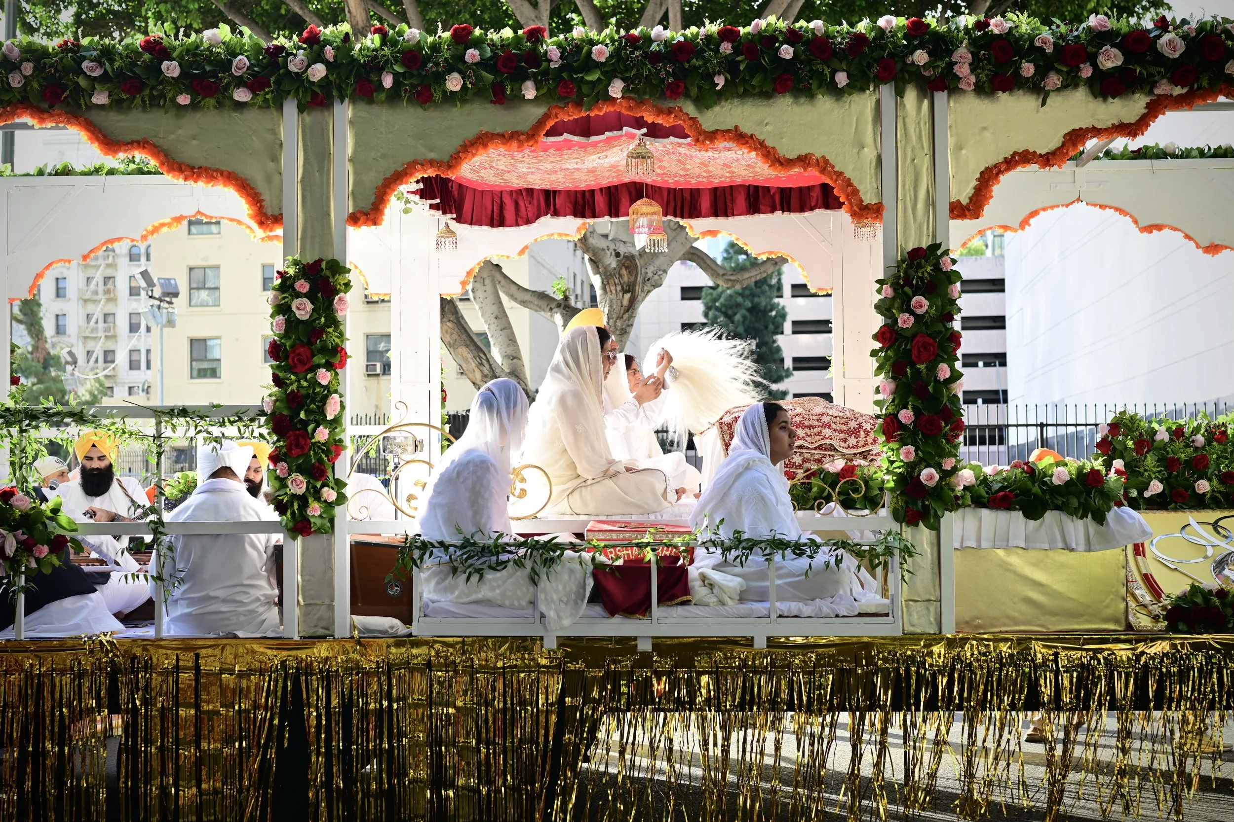The float holding the Guru Granth Sahib. (Los Angeles, 2026) 