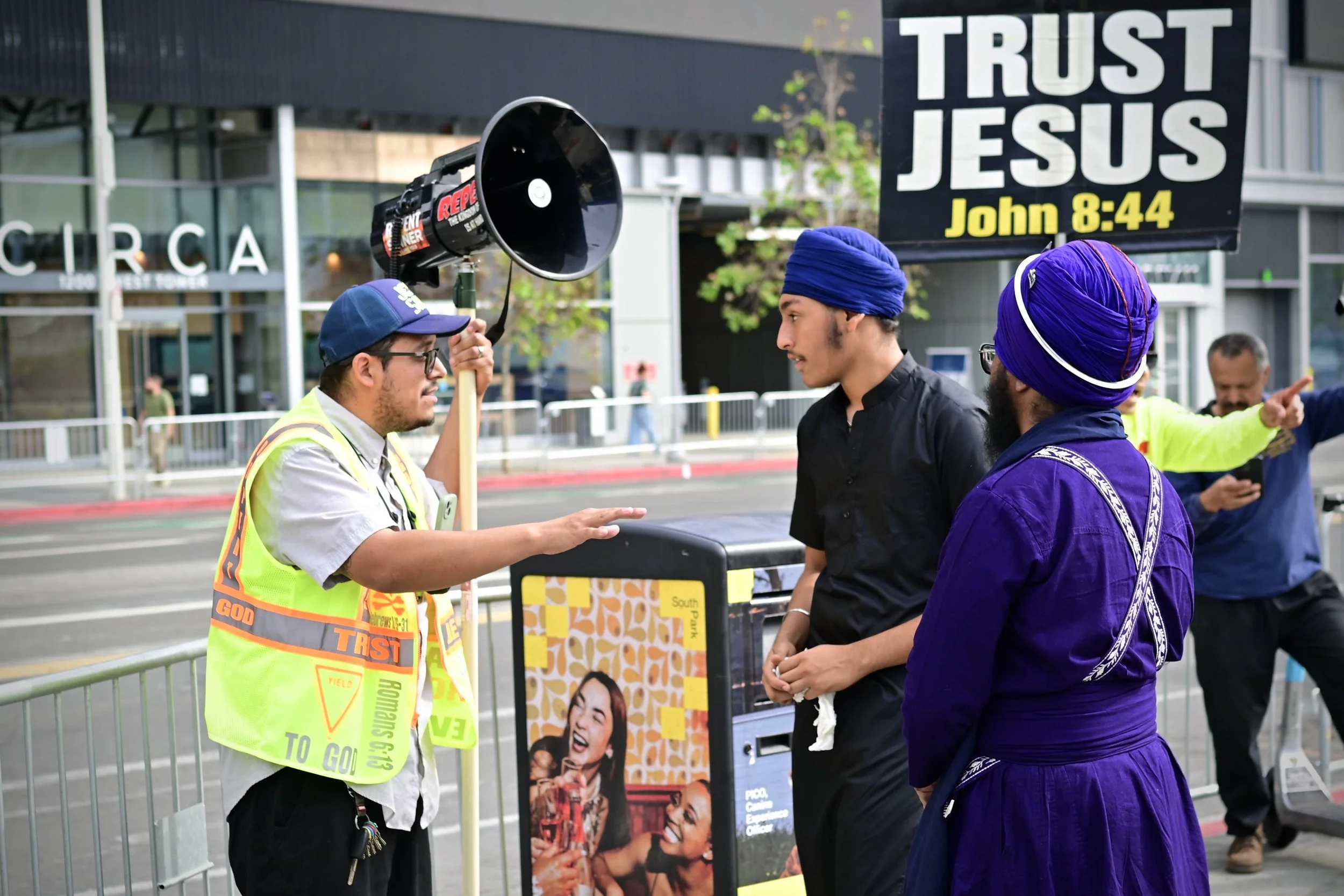 Evangelical Christians came to the event with signs, megaphones and cameras trying to illicit reactions out of Sikhs. LAPD was called to make sure the Evangelical Christians were moderated. (Los Angeles 2026)