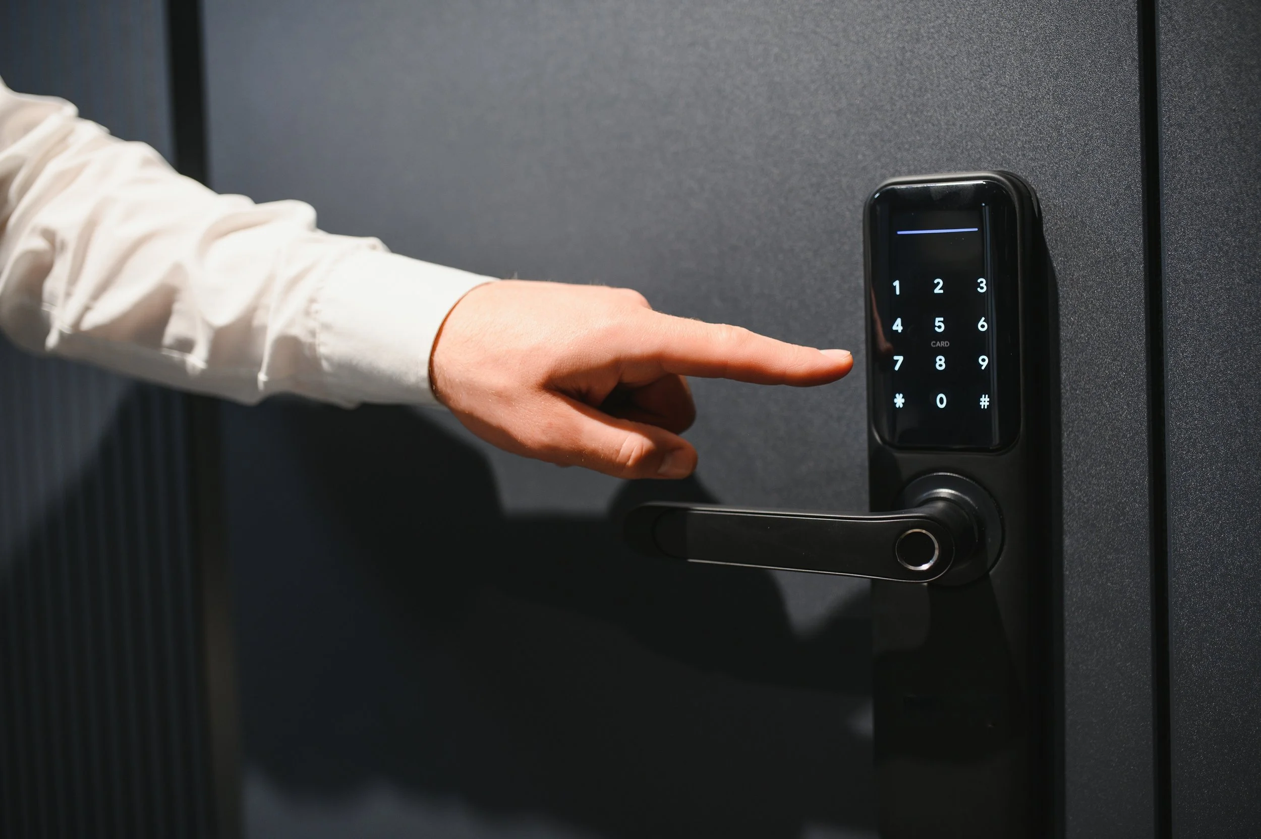 Best Smart Locks for Arizona Homes in 2025 (And Which Ones We Recommend for Phoenix Weather)