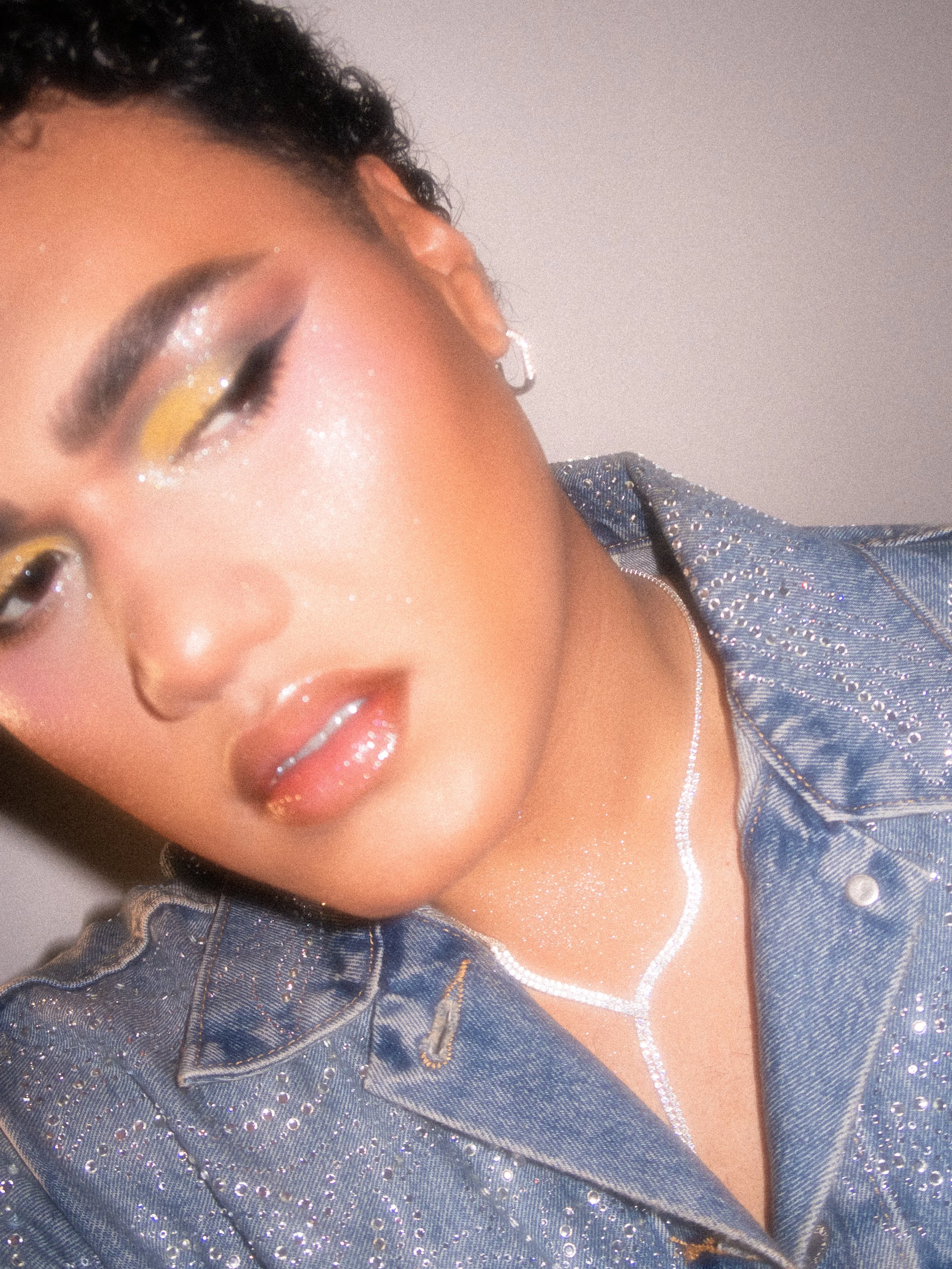 Kylee De Thier in a yellow cut crease for NEON Streaming NZ, wearing YSL Beauty and Levi's Beyonce Denim Collection with rhinestones