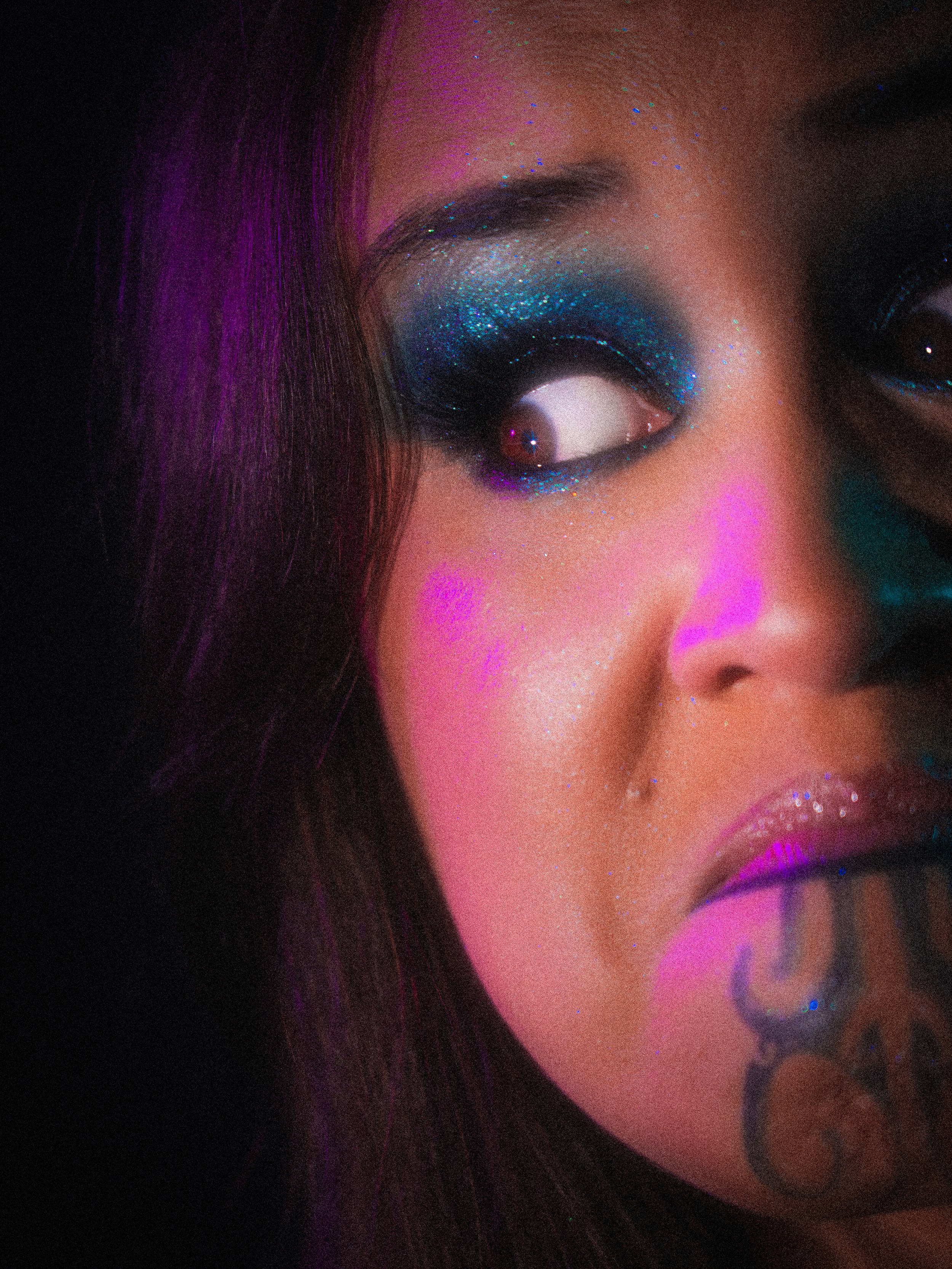 Courtnee Amorangi Māori Content Creator in a editorial makeup look and photoshoot by Kylee De Thier, inspired by Pāua and Matariki, purple and green lights