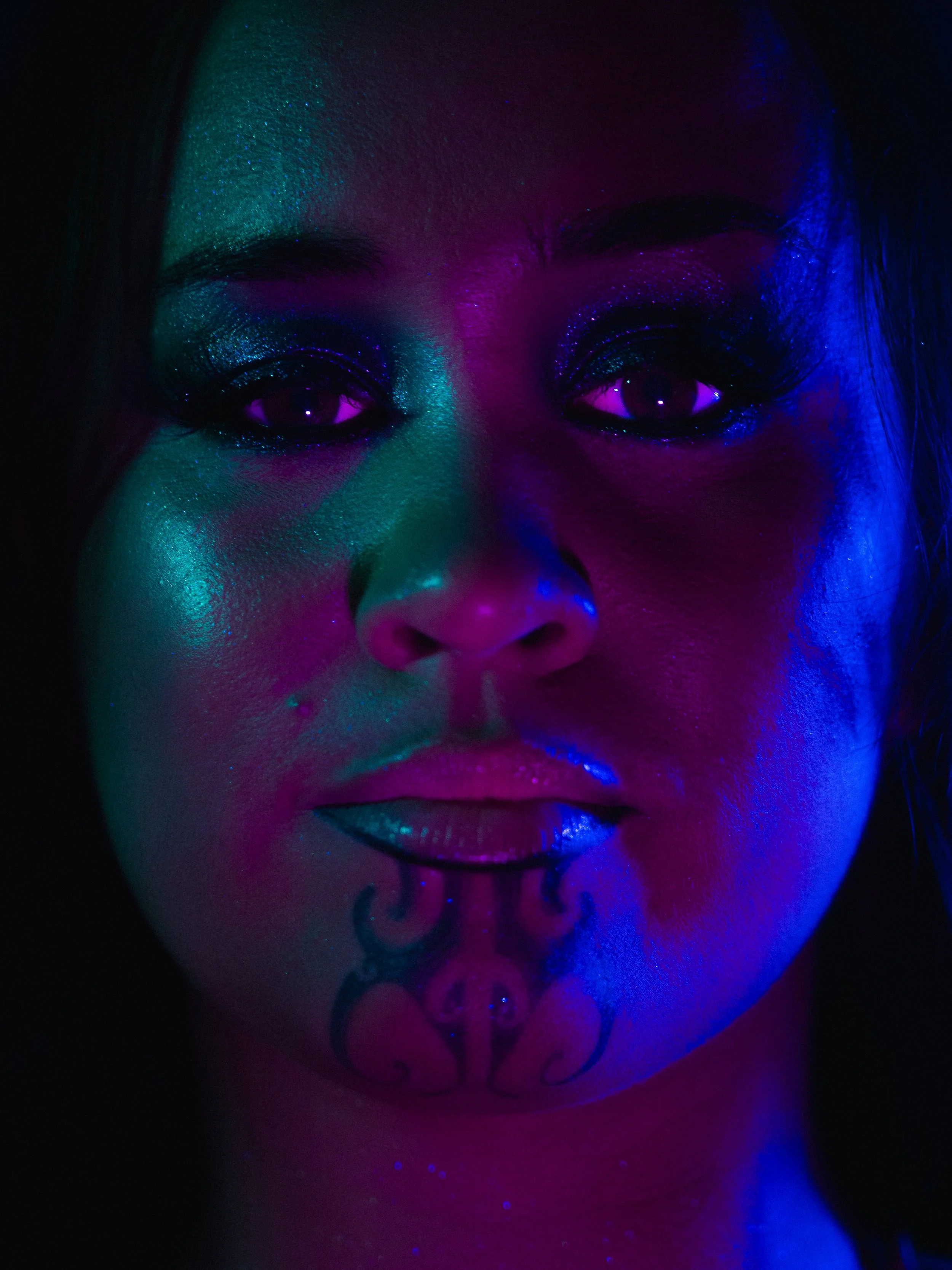 Courtnee Amorangi Māori Content Creator in a editorial makeup look and photoshoot by Kylee De Thier, inspired by Pāua and Matariki, purple and green lights