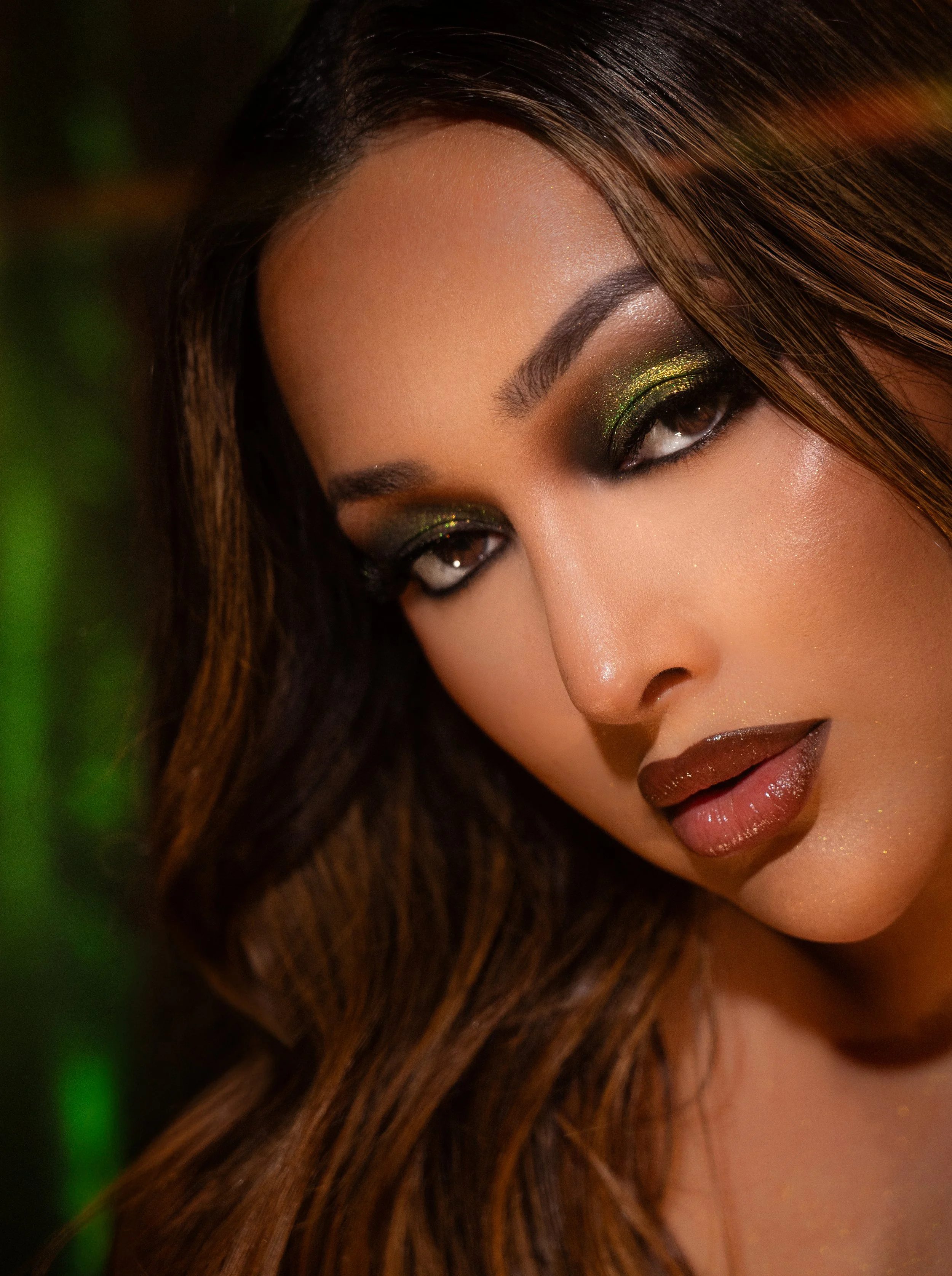 Kris Fox in a green makeup look and photography set created and directed by Kylee De Thier, New Zealand makeup artist, creative e director, photographer and content creator