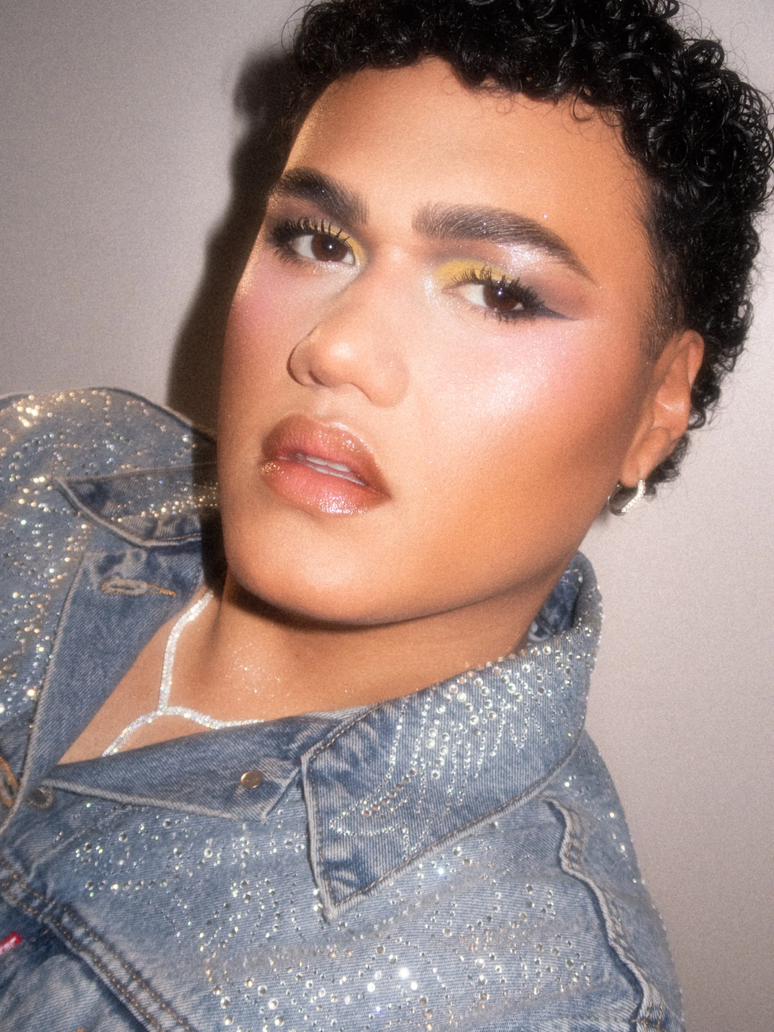 Kylee De Thier in a yellow cut crease for NEON Streaming NZ, wearing YSL Beauty and Levi's Beyonce Denim Collection with rhinestones