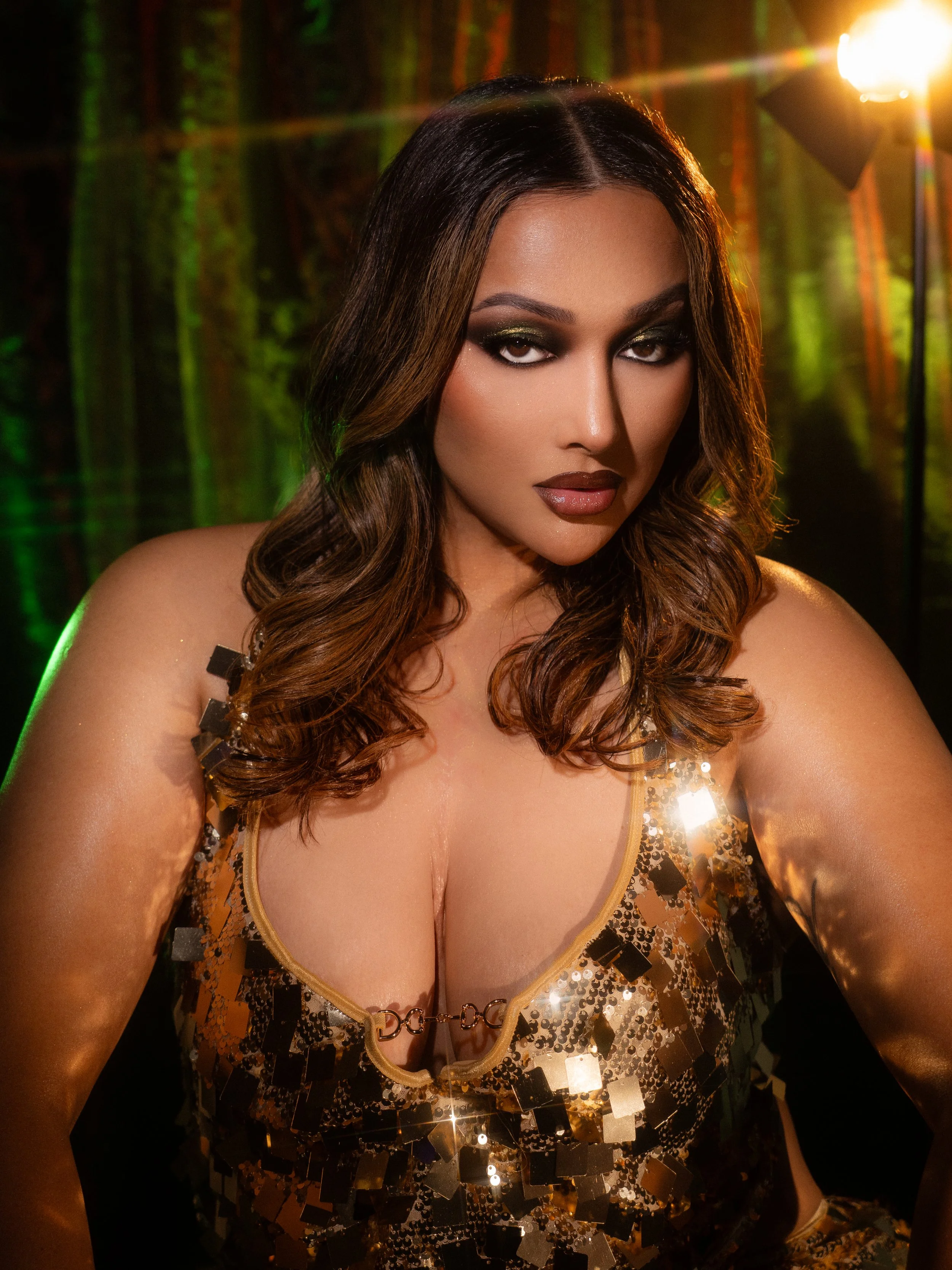 Kris Fox in a green makeup look and photography set created and directed by Kylee De Thier, New Zealand makeup artist, creative e director, photographer and content creator