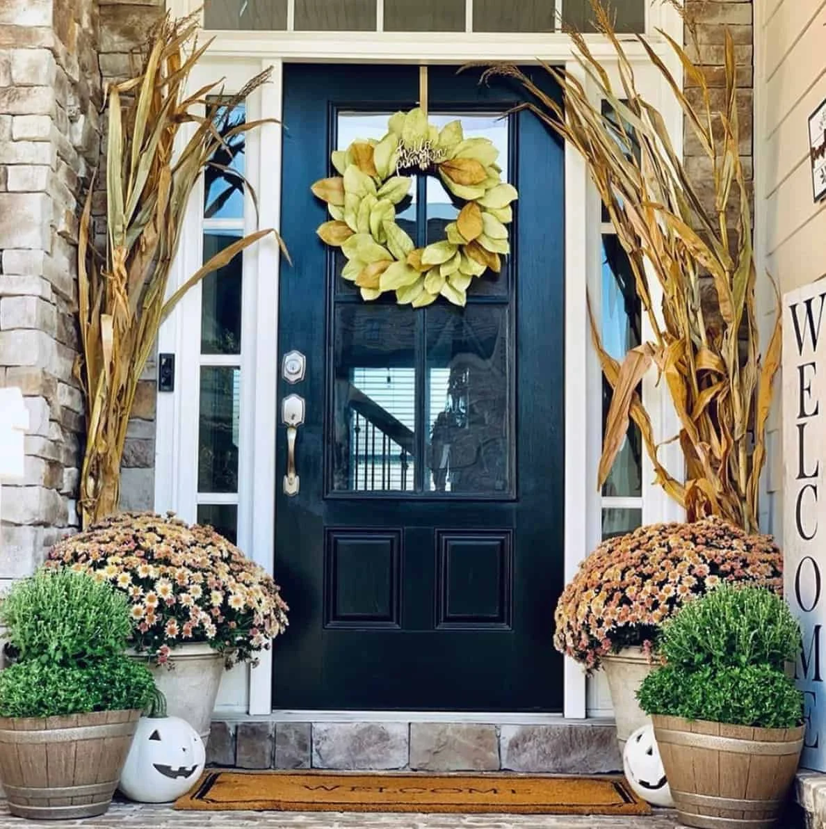 Beautiful-Fall-Porch-Decorating-Ideas-22-1-Kindesign.jpg