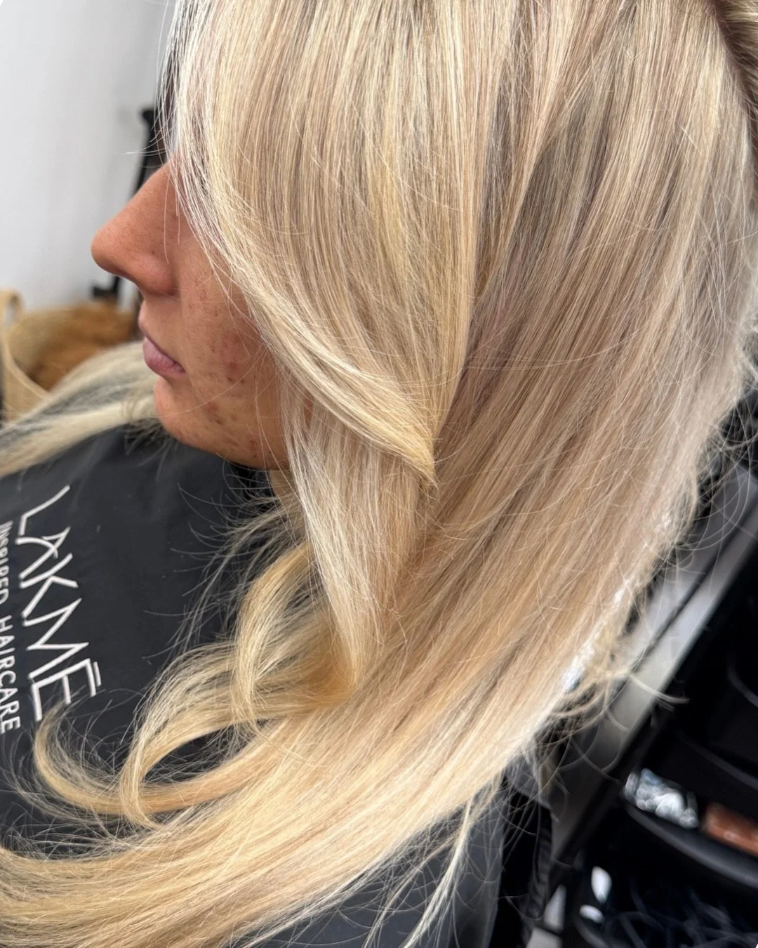 Started with some DIY pink tones&hellip; you&rsquo;d never even know now 💛
Just a soft, seamless blend and that buttery blonde finish
Swipe through, she&rsquo;s a good one ✨

If this is your kind of blonde, I&rsquo;d love to have you in my chair, se