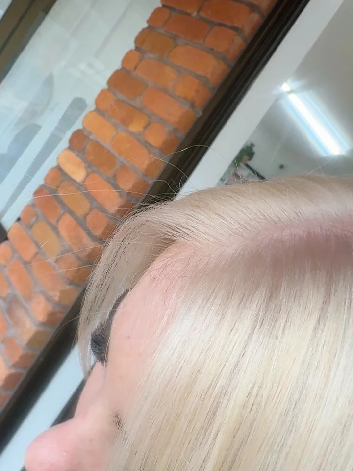 BLONDE, but make it intentional ✨

This transformation didn&rsquo;t just happen in one step. It was about lifting safely, correcting warmth, and protecting the integrity of the hair every step of the way 🤍

On-scalp lightening can give you that seam