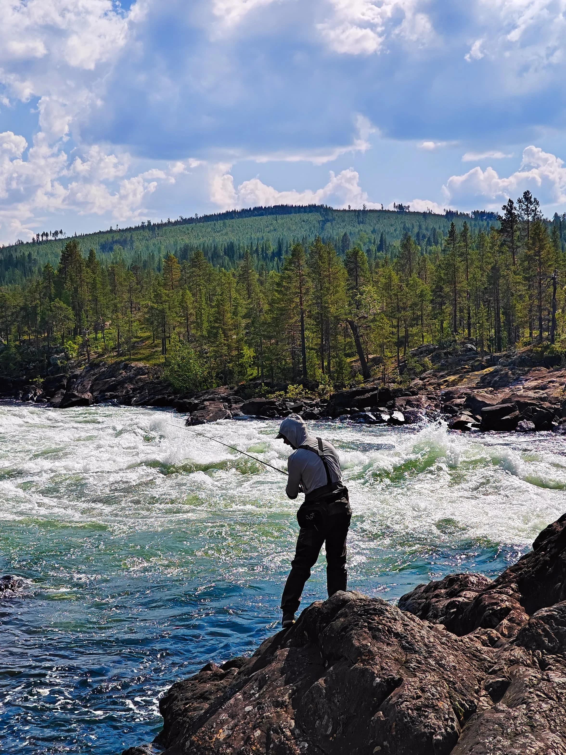 river fisherman for salmon, pêche rivière truite saumon