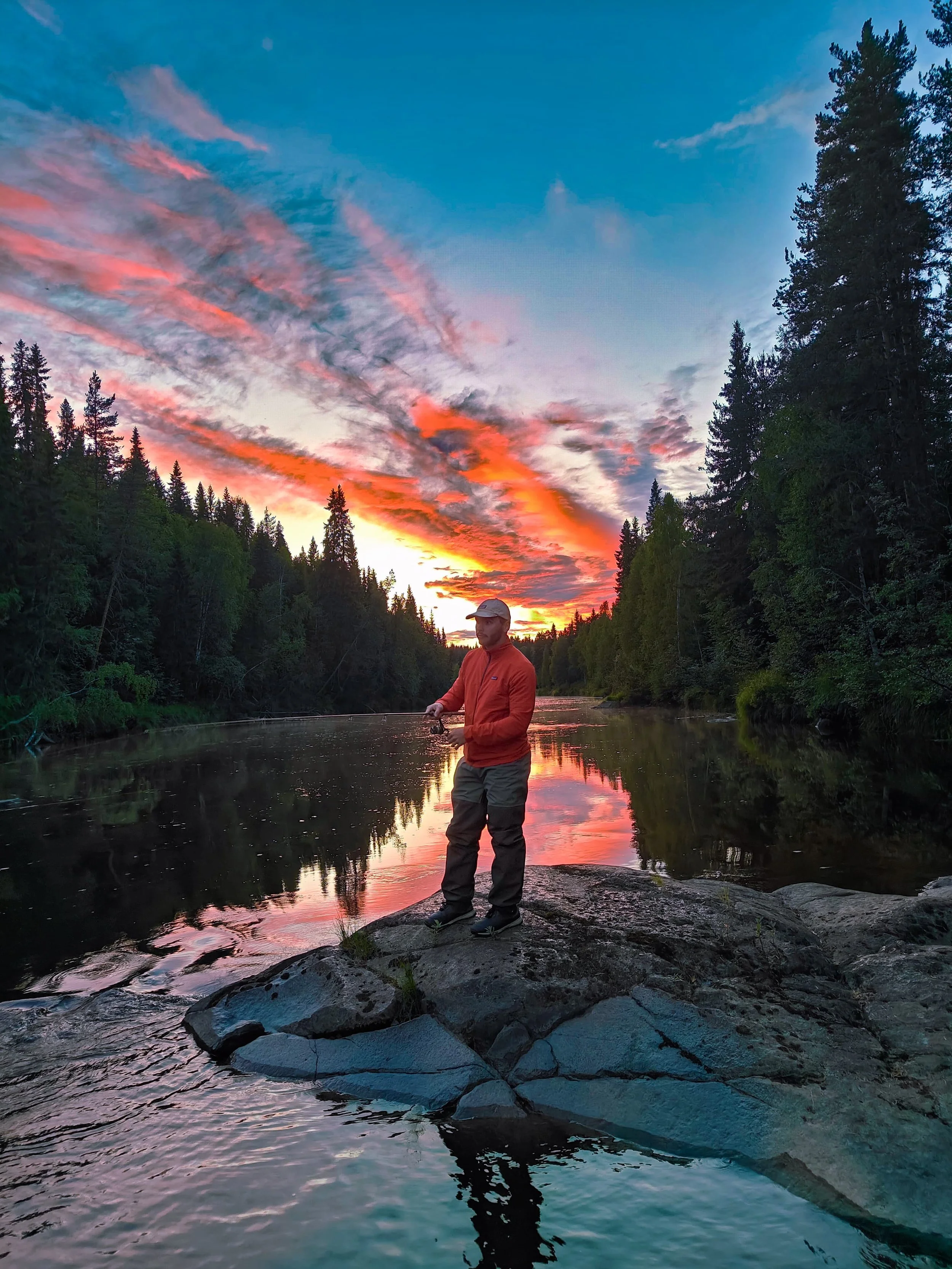 river sunset, midnight sun, soleil de minuit laponie