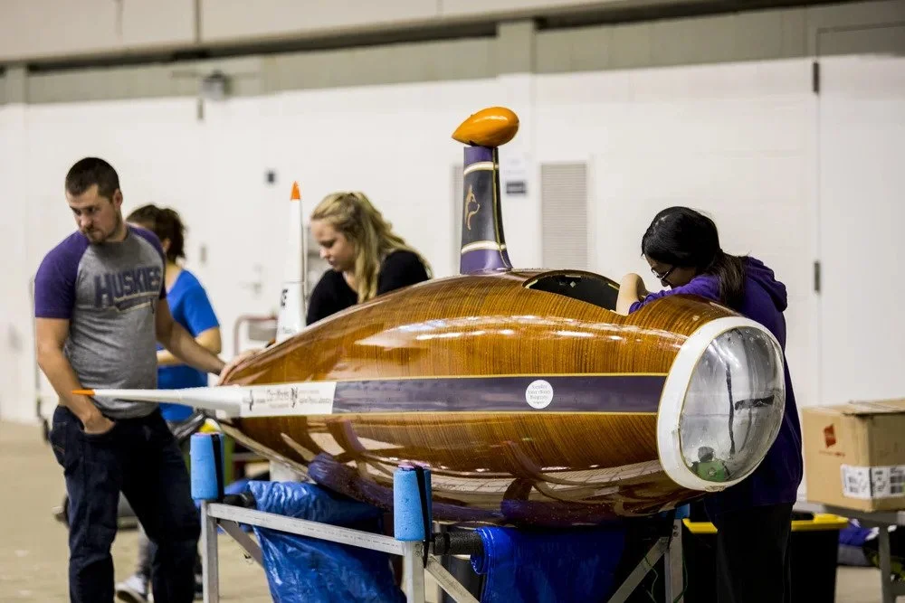 HPS Sub members preparing to launch knotty dawg for a pool test