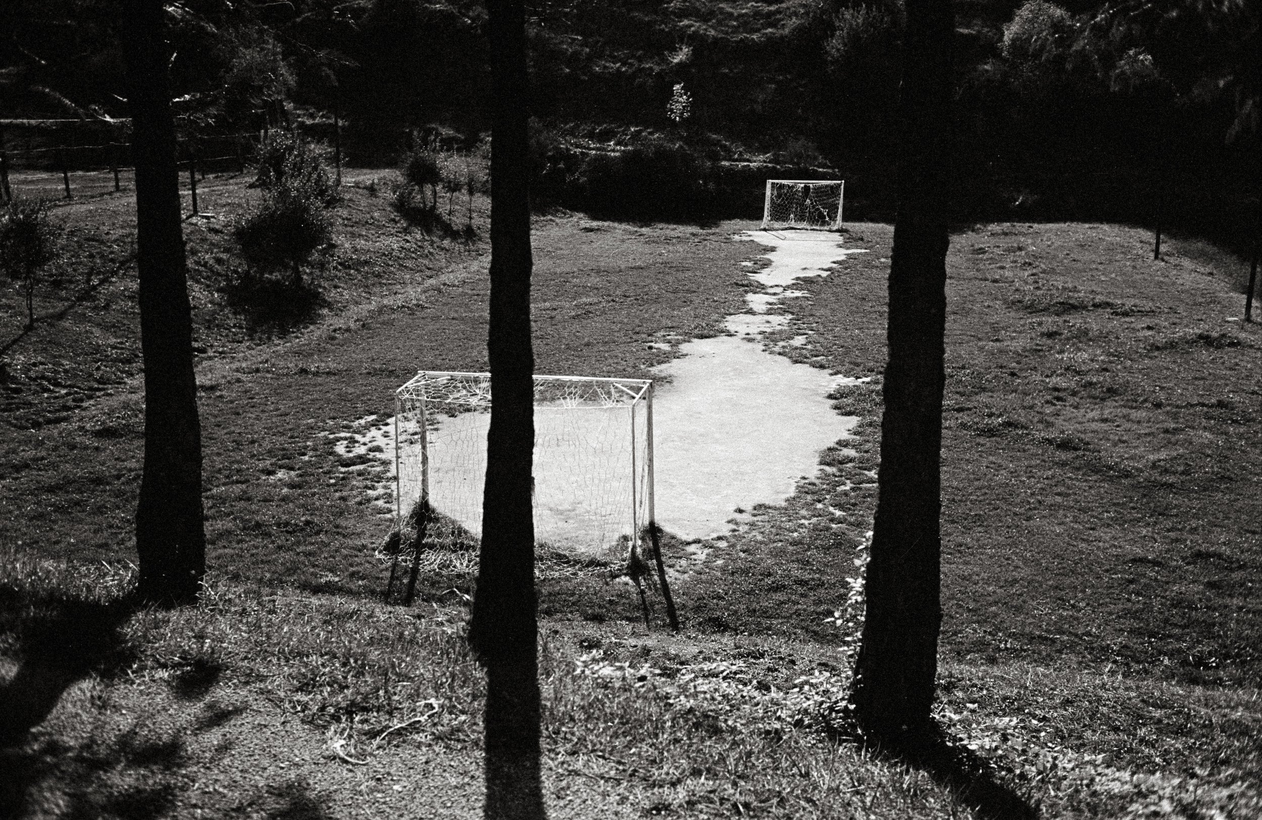Das verlassene Spielfeld. 2009. 80 x 120 cm. Silbergelatine Barytabzug.