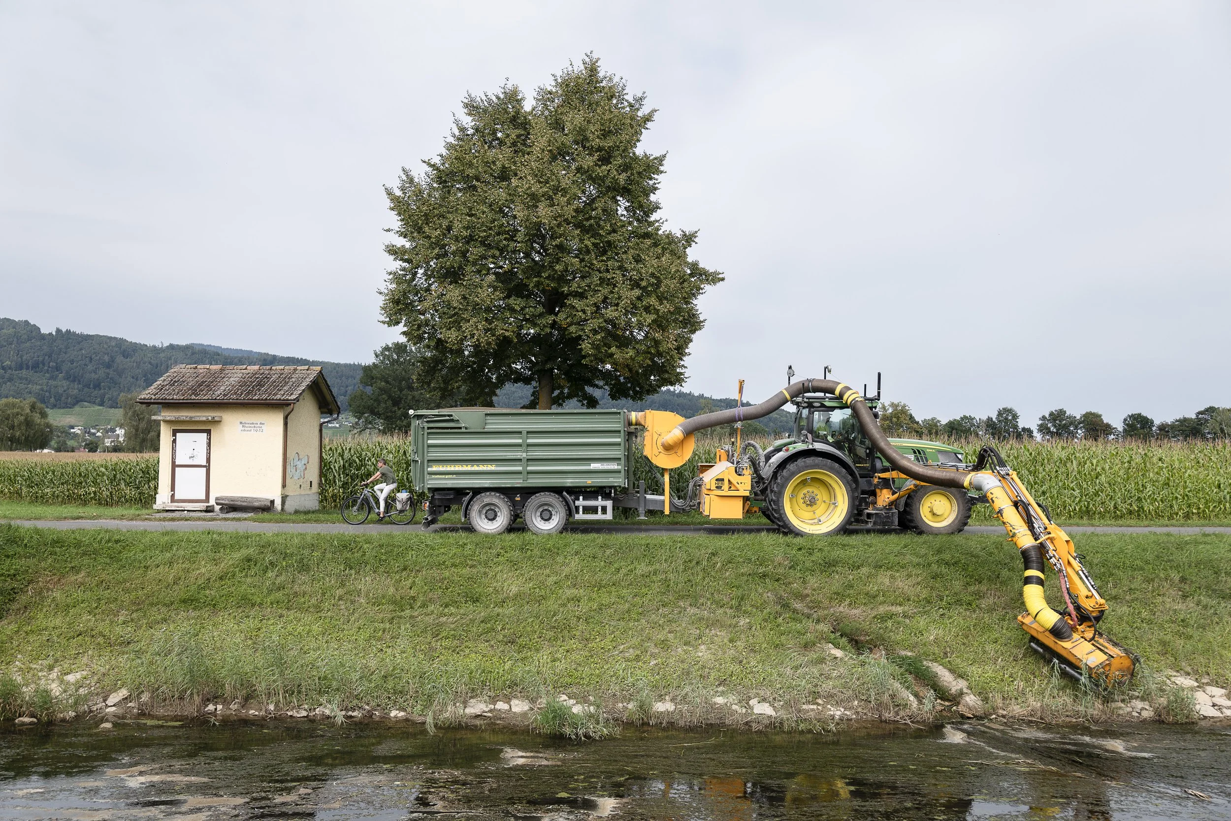 Mäharbeiten am Kanal. 2025