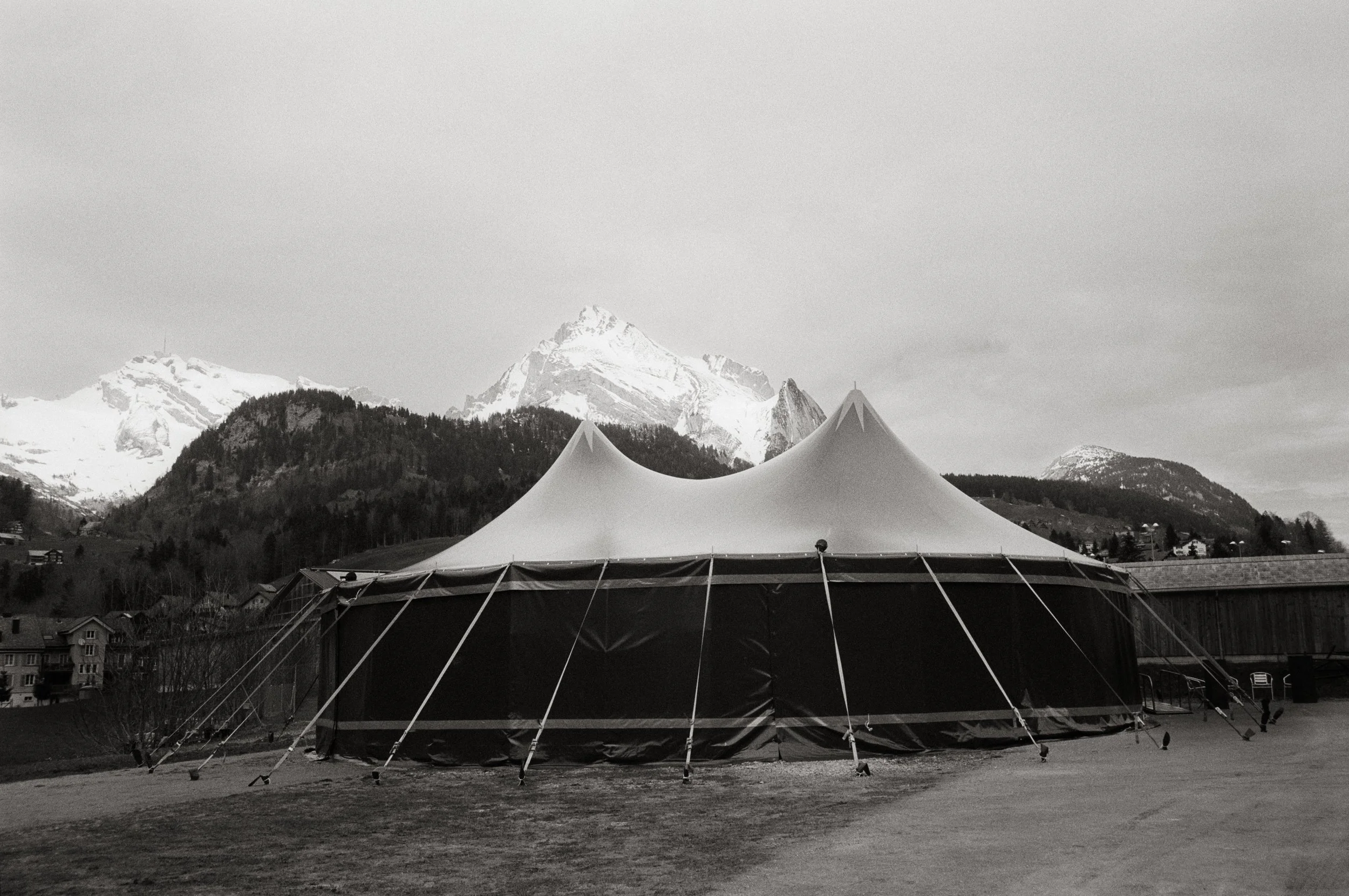 Das Zelt. 2012. 80 x 120 cm. Silbergelatine Barytabzug.