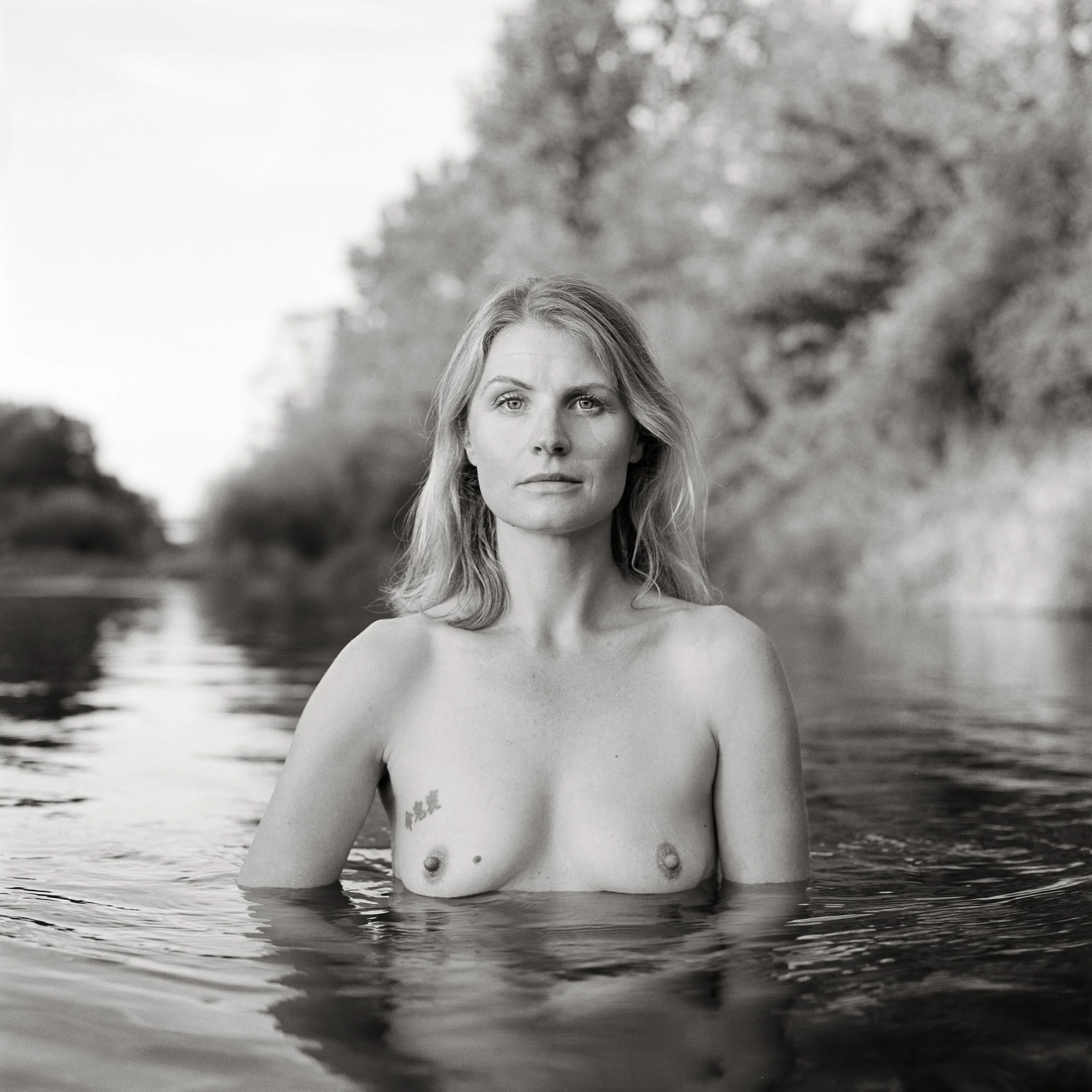 Karin. 2023. 100 x 100 cm. Silbergelatine Barytabzug.