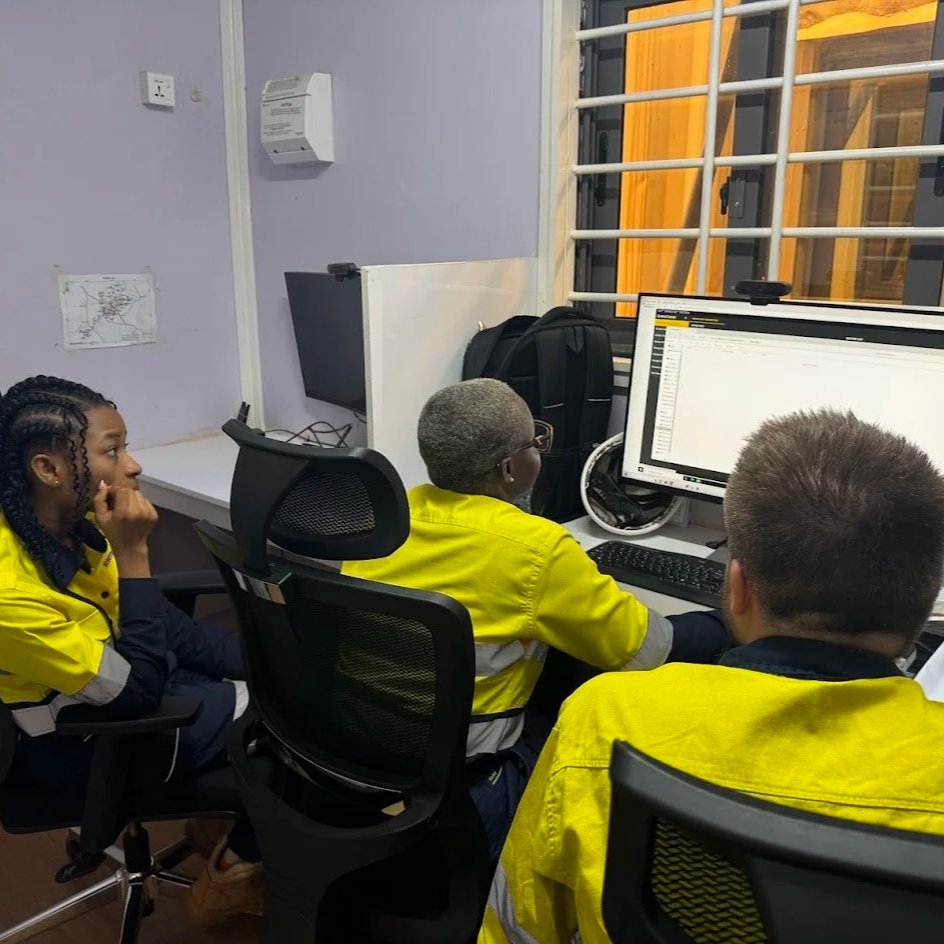 Jonny Witter conducting Controller Training