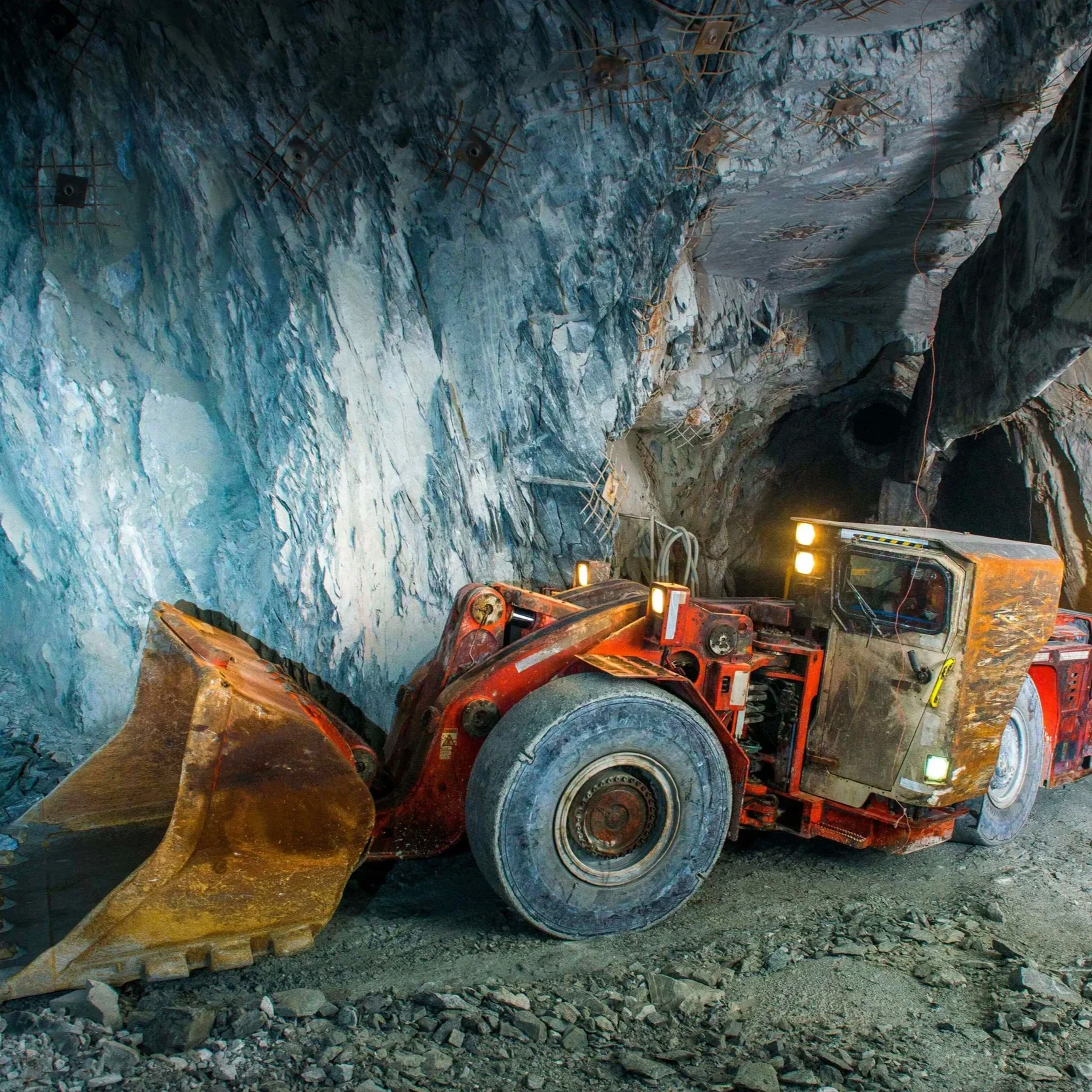 Underground mining equipment