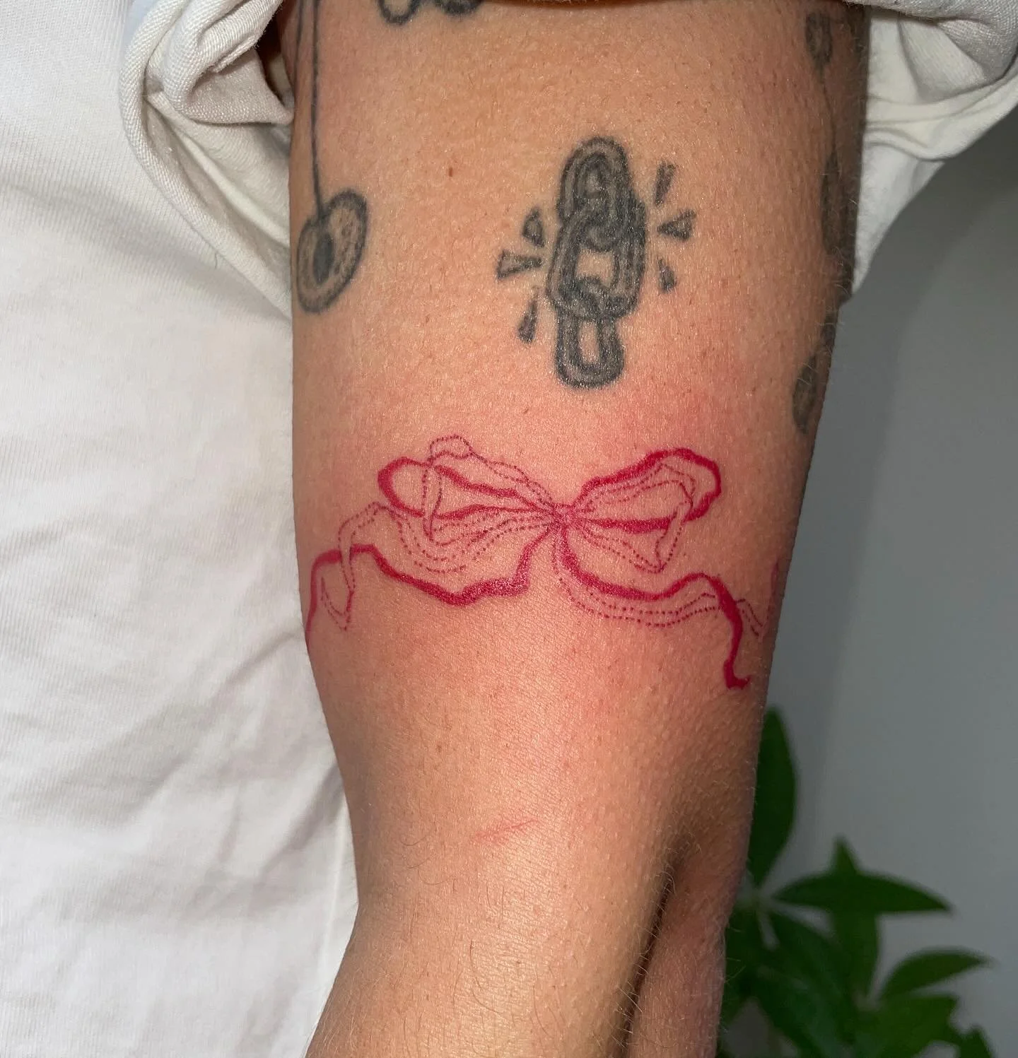 handpoked red bow for Emma <3
books are open and I’ll be sending out the next batch of emails soon!! fall/ winter is a gr8 time to heal tattoos!  And another little stained glass drop at the end of the month tbd thank uuuuuuu