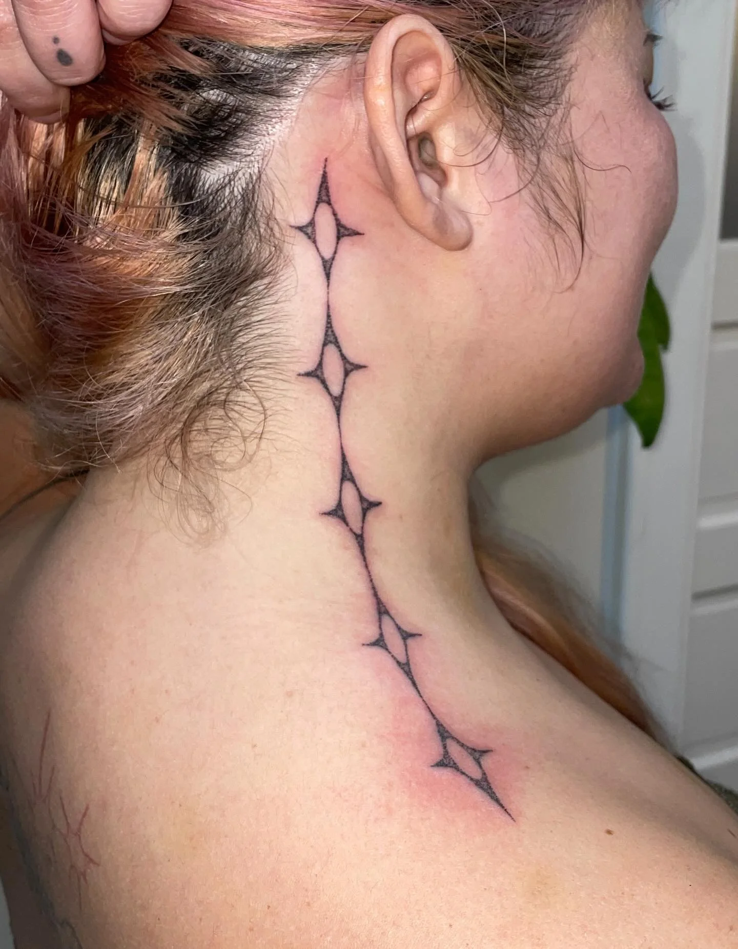 oh YUP YEAHHHH  WOOHOOO :-D !!!!
my half of a trade with kyleeeee @bingob0nkobaby.jpeg ,,, i &lt;3 tattooing necks i &lt;3 hanging with kylee
ty x 10000