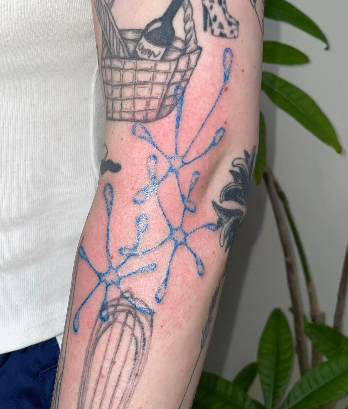 been dreaming about stippled blue overlapping other tats and Ellary read my mind <333