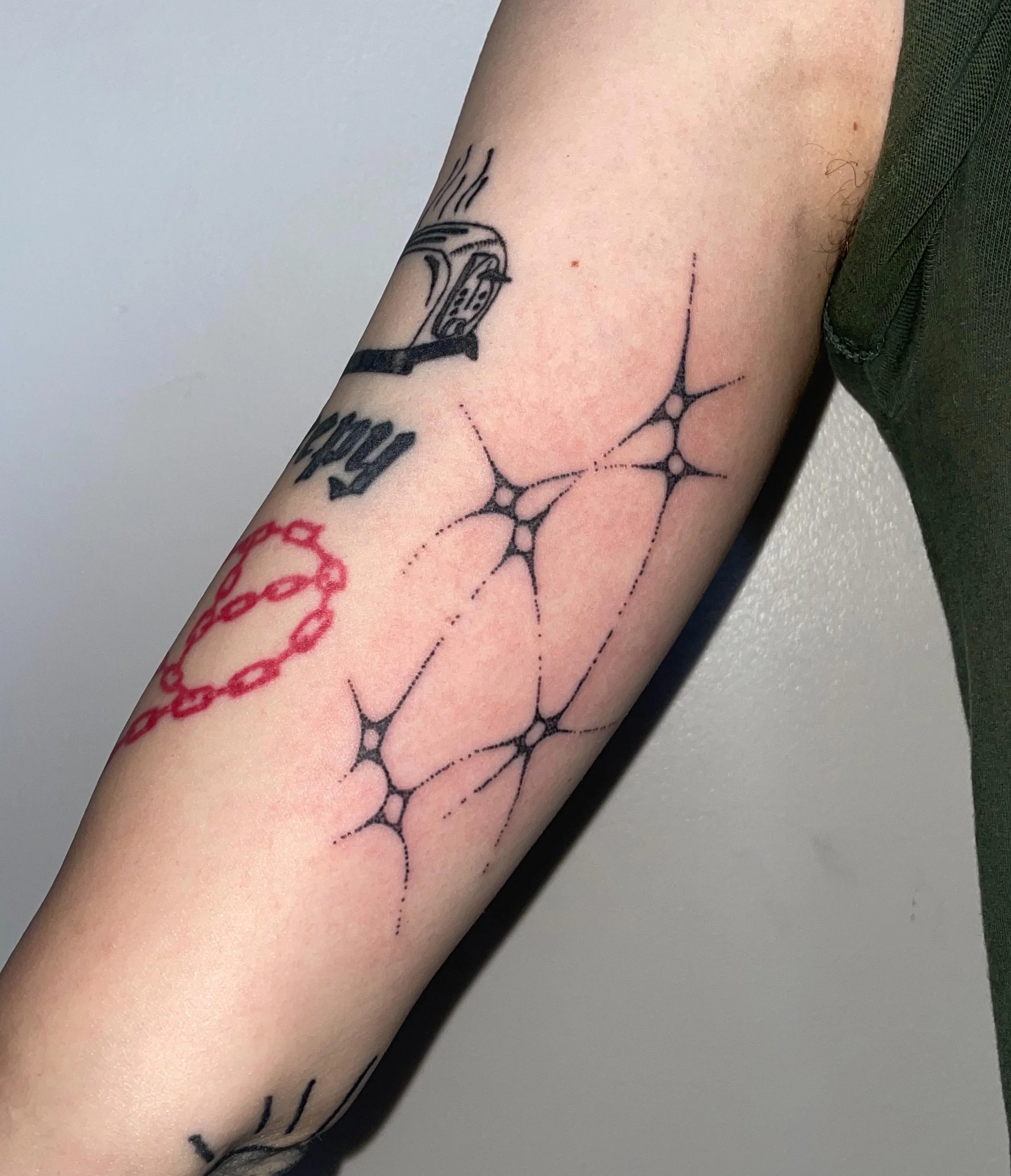 handpoked for Michaela during @preschool____ guest spot <333