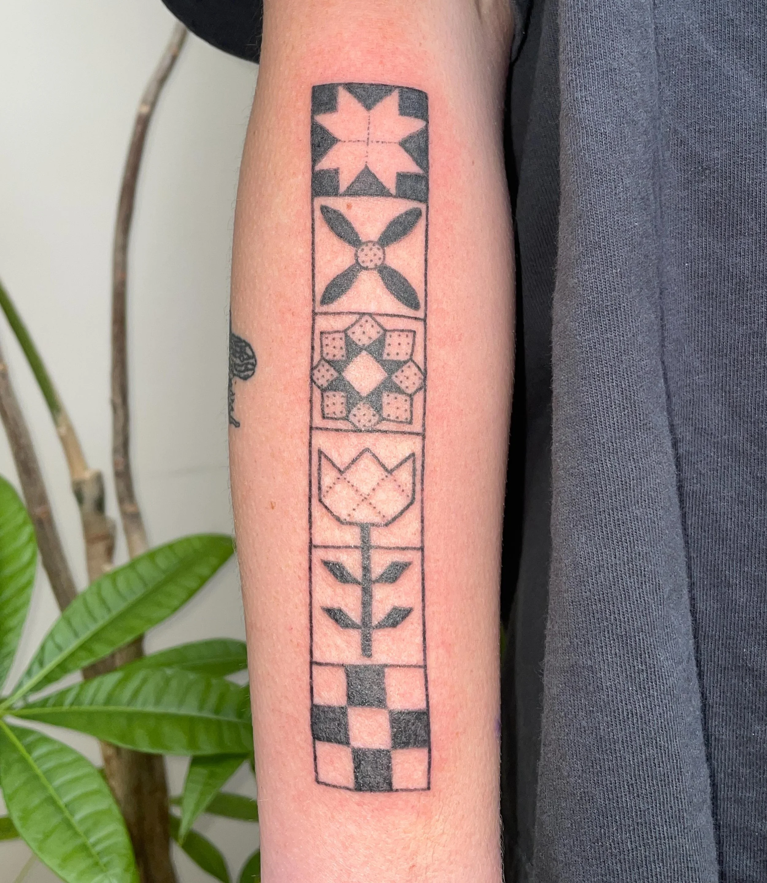 custom secret ruler tattoo for Hannah <3

i&rsquo;ve had a ruler tattoo for years and its soooo convenient day to day as long as you don&rsquo;t need millimeter precision (bodies move and skin changes). some spots are better for rulers than others