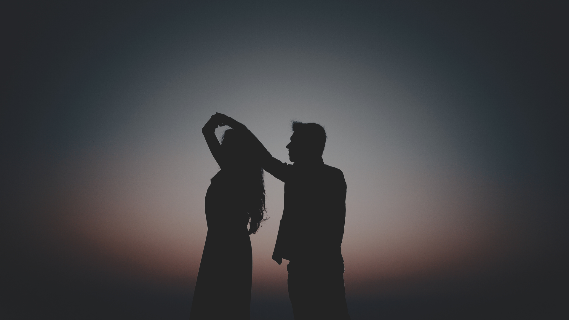 Singles dansen romantisch na een speedate event