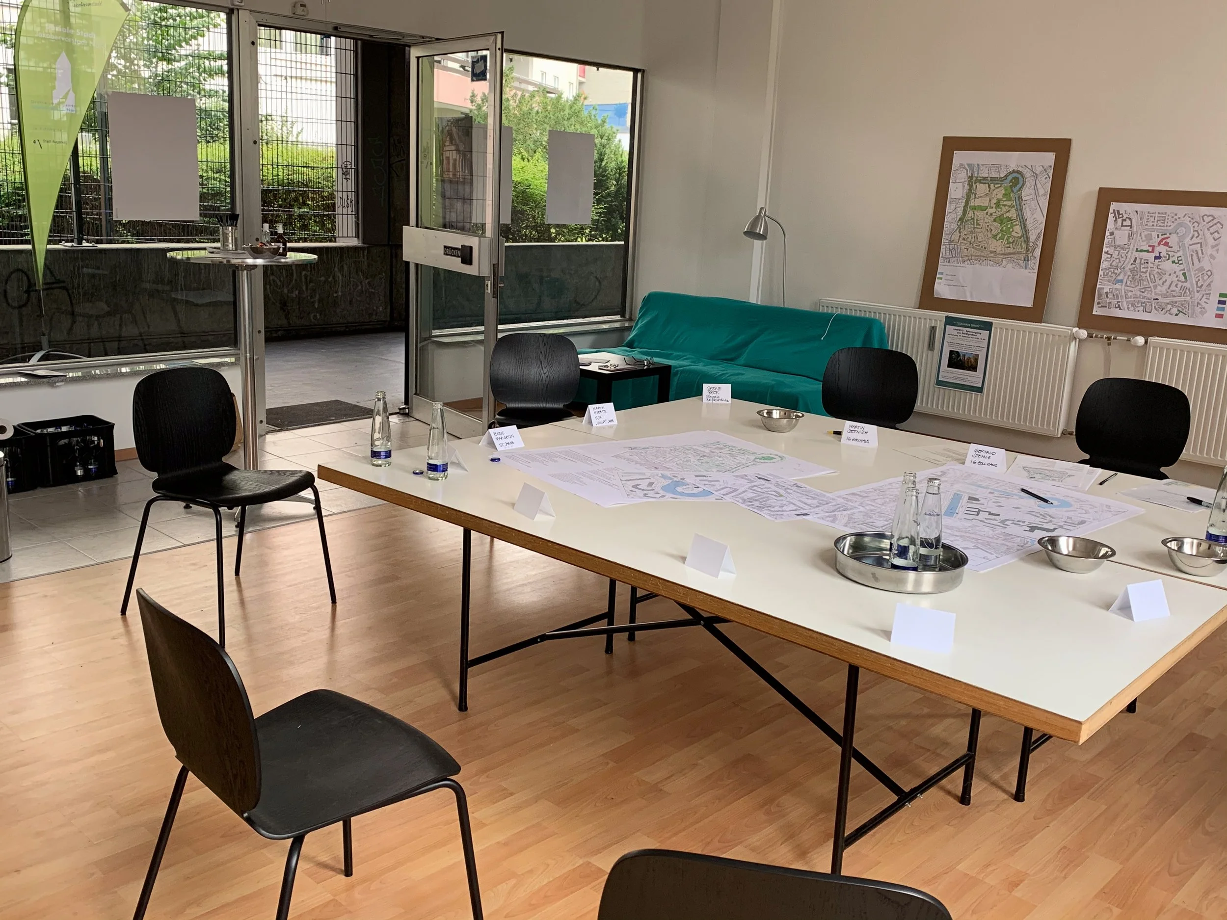 Quartierladen Besprechung.jpg