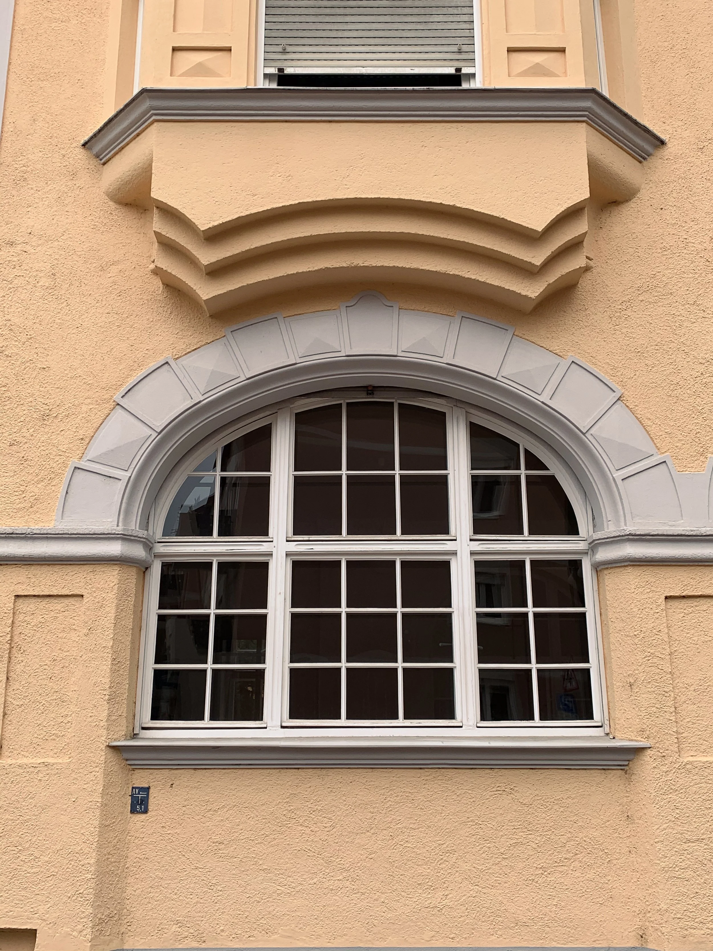 EmK Fenster von außen.jpg