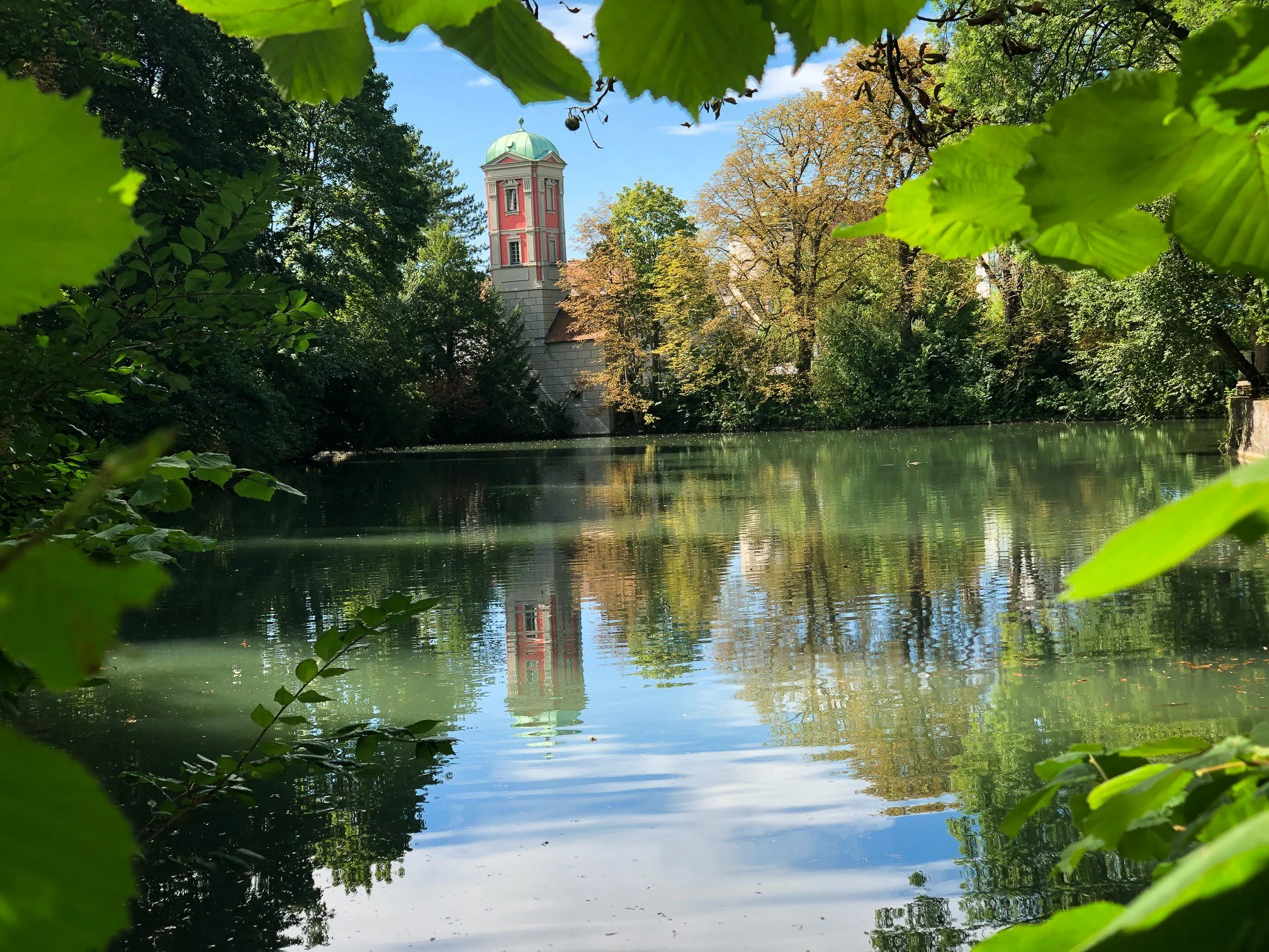 Wasserturm mit Stadtgraben.jpg
