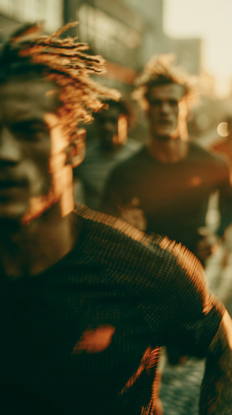 Läufer  in funktionaler Running Apparel während eines Firmenlaufs. Studio ARTVÉA entwickelt individuelle Laufshirts für Unternehmen, Vereine und Running Events.