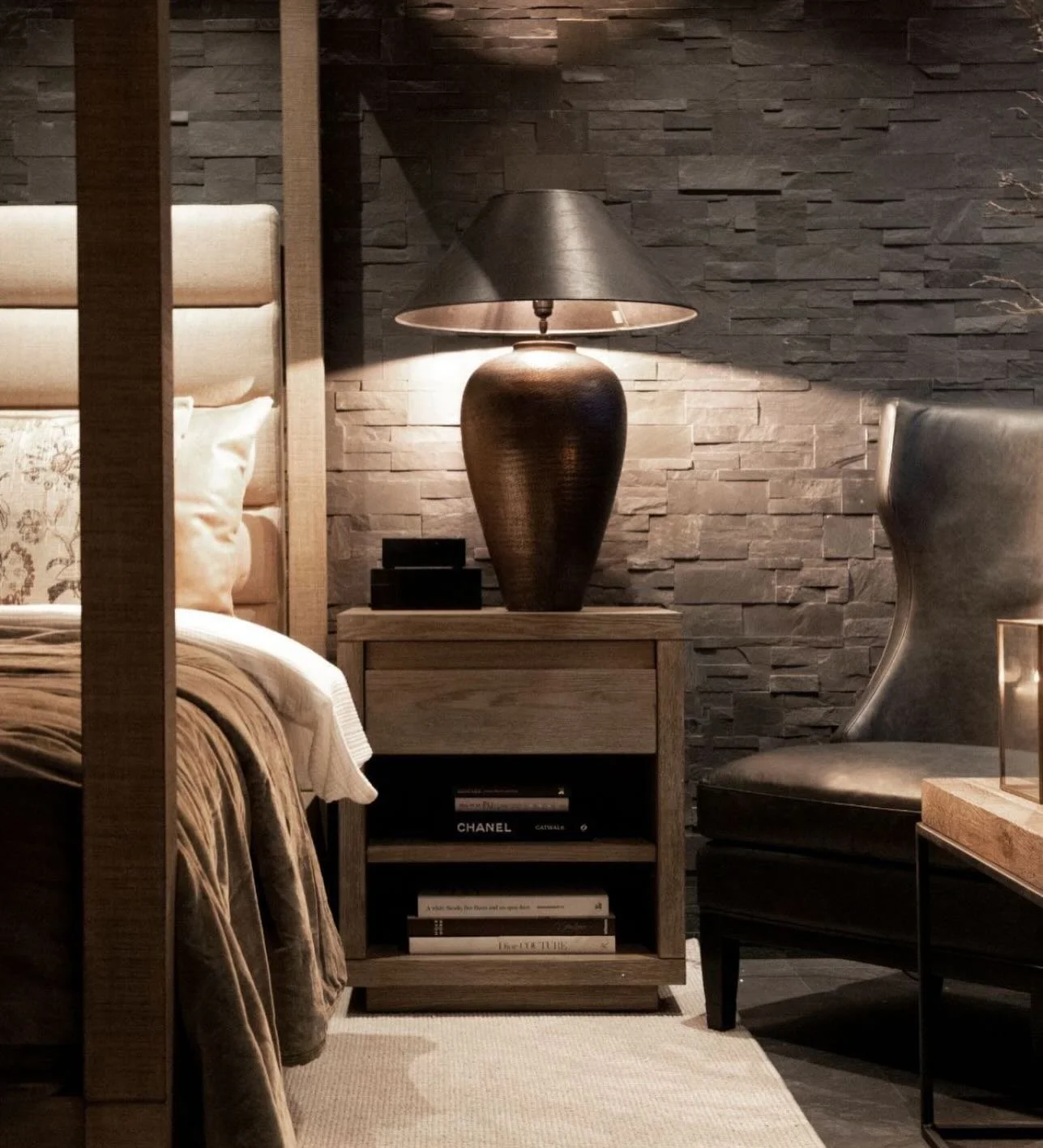 Vi har &aring;pent showrom p&aring; Marvika Torv i morgen, torsdag fra kl 1100-1800.
Hjertelig velkommen innom.
Kanskje du finner noen julegaver?🎁.

#showrom#marvikatorv #interi&oslash;r
#m&oslash;bler #lys #julegaver #gaver