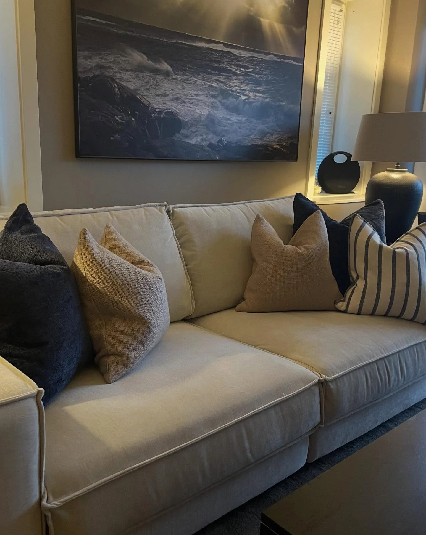 Modulsofaen Montana fra Artwood❤️.
Du kan bygge den akkurat slik du &oslash;nsker og som passer inn i hjemmet ditt. Nydelig sittekomfort! Du kan velge i flere farger og stoffer. Anbefales p&aring; det varmeste👌

#artwood#modulsofa#sittekomfort
#diff