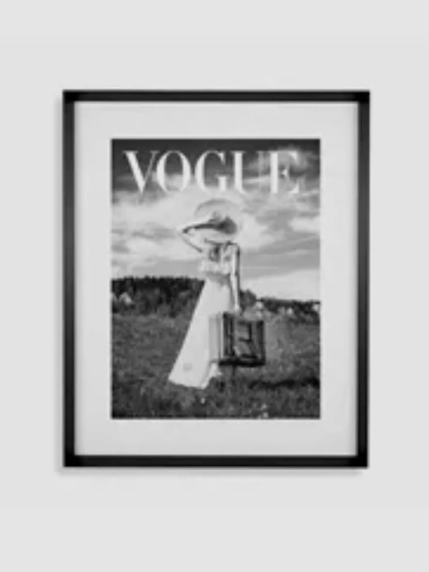 Eller hva med disse Vogue glassbildene?
Sort smal ramme. Str 80x120 cm
kr 2750,- pr stk

#homefactory #dekor #bilde #interi&oslash;r
#showrom