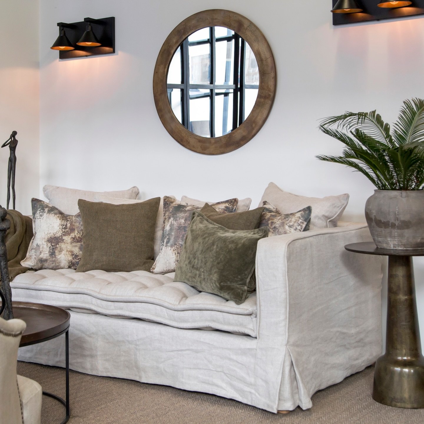 Utstillingsmodell til salgs🌟 Denne nydelige sofaen fra Artwood kan du n&aring; f&aring; med 30% rabatt! Vi selger noe av utstillingen v&aring;r for &aring; f&aring; plass til nye m&oslash;bler😊 
F&oslash;rpris 26 490,- N&aring; 18 490,-🌟
Sofaen er