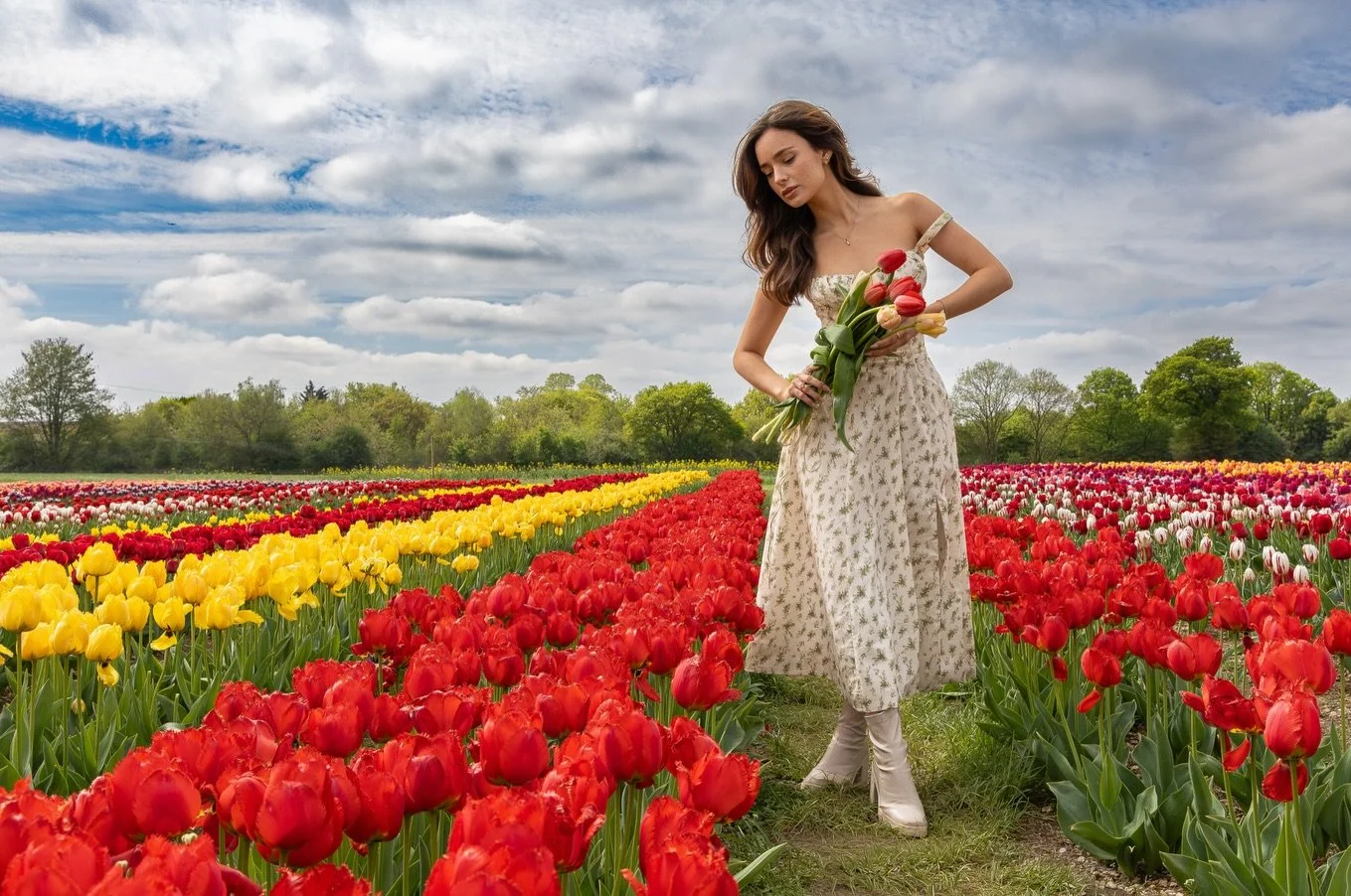 Seasonal colour and natural light, captured in a relaxed portrait session featuring the amazing @emsyloo24.  Creating natural, professional imagery alongside the brilliant @hannahcouzensphotography. 

#portraitphotography 
#corporatephotography 
#ukp