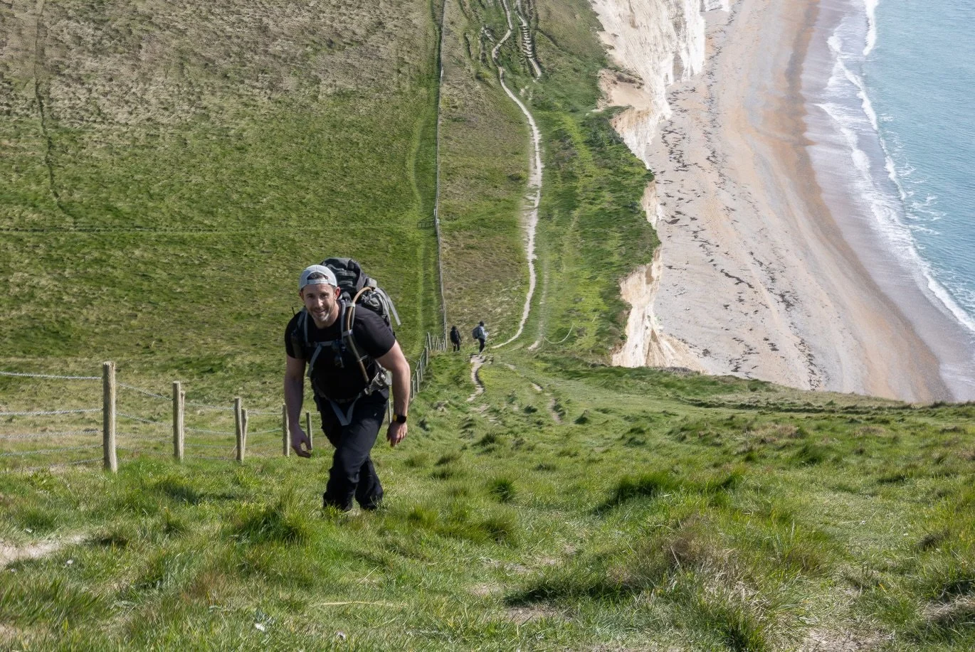 Fantastic to join Simon Jeffries and @the.natural.edge team on a 23km endurance challenge along the Jurassic Coast.

After serving as a Royal Marine Commando, Simon went on to pass Special Forces selection, serving with the SBS.

Today, he coaches CE