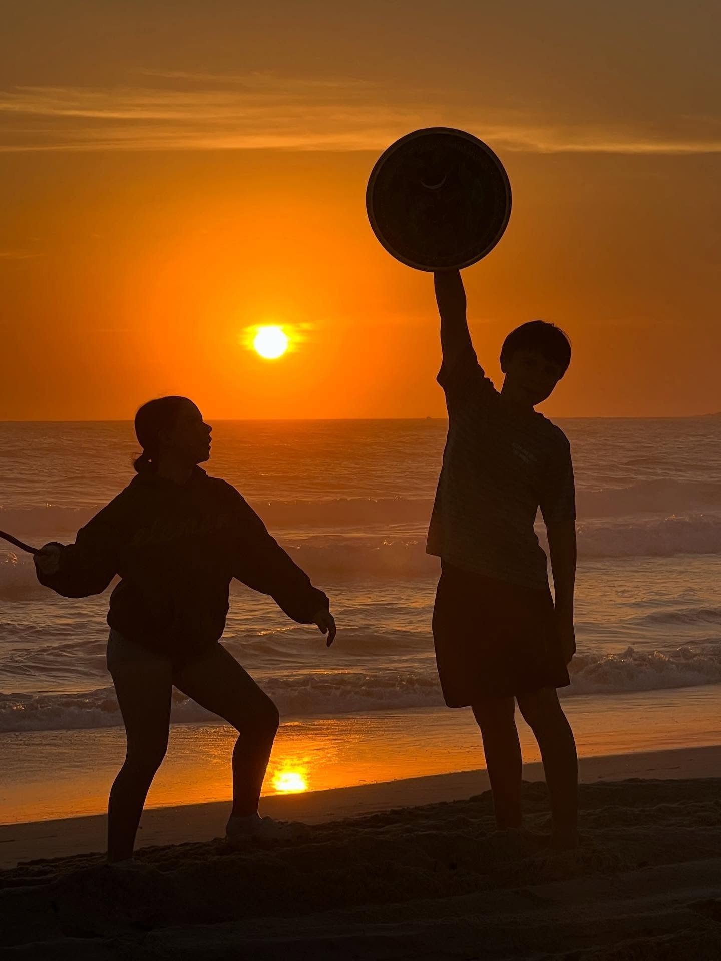 Solstice blessings dear hearts with love from our hearts to yours 🌹

🌟May this day be filled with golden light overflowing from your Soul 

🦅 may your vision be as clear as the eagles 

🔥May your inner fire activate your wildness 

💦May you sing