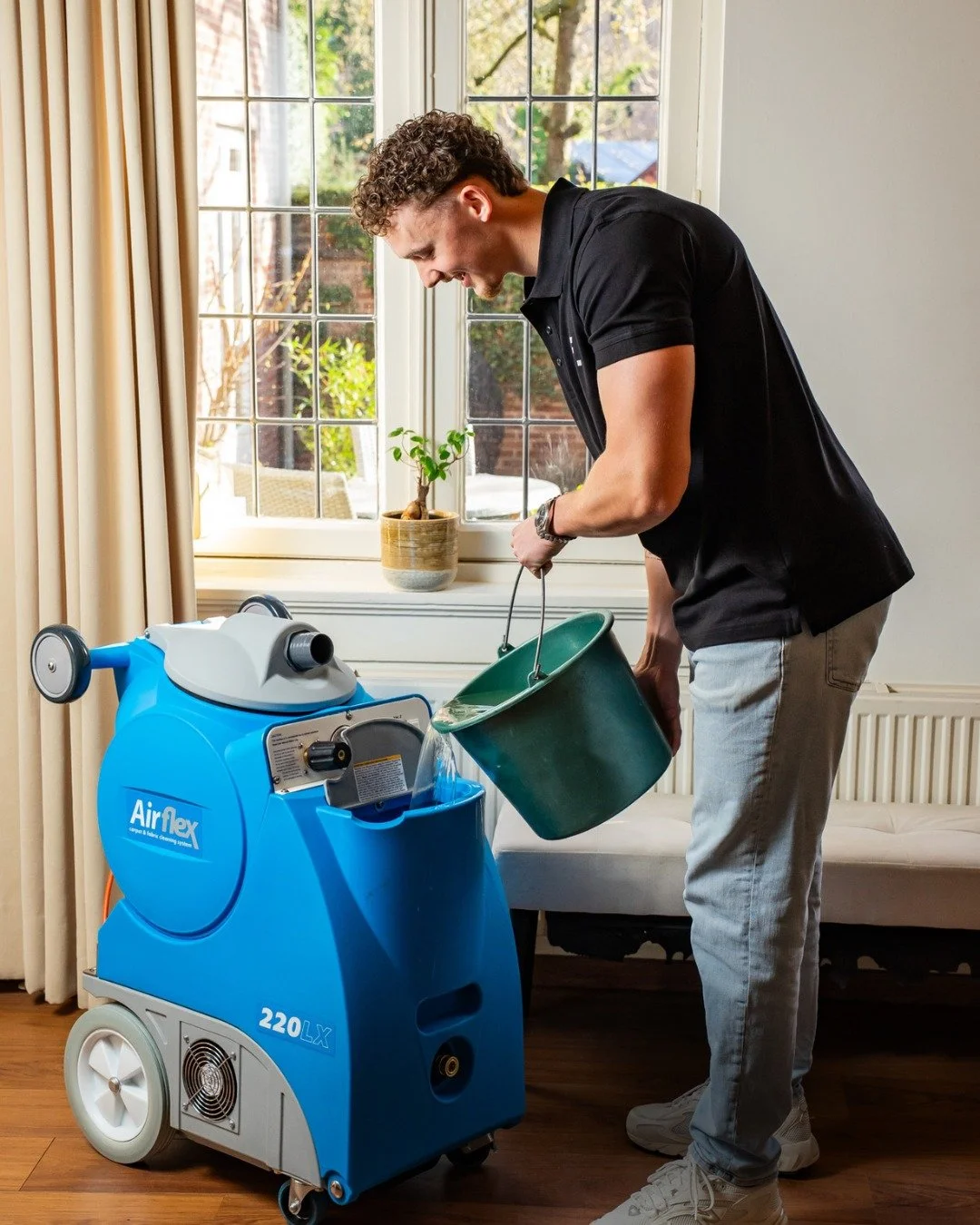 Bij ons is schoon ook &eacute;cht schoon ✨

Geen oppervlakkige reiniging, maar dieptereiniging tot in de vezels. Dat zie je niet alleen, dat voel je ook.

Vraag een gratis offerte aan zodat jij ook weer echt schoon woont!