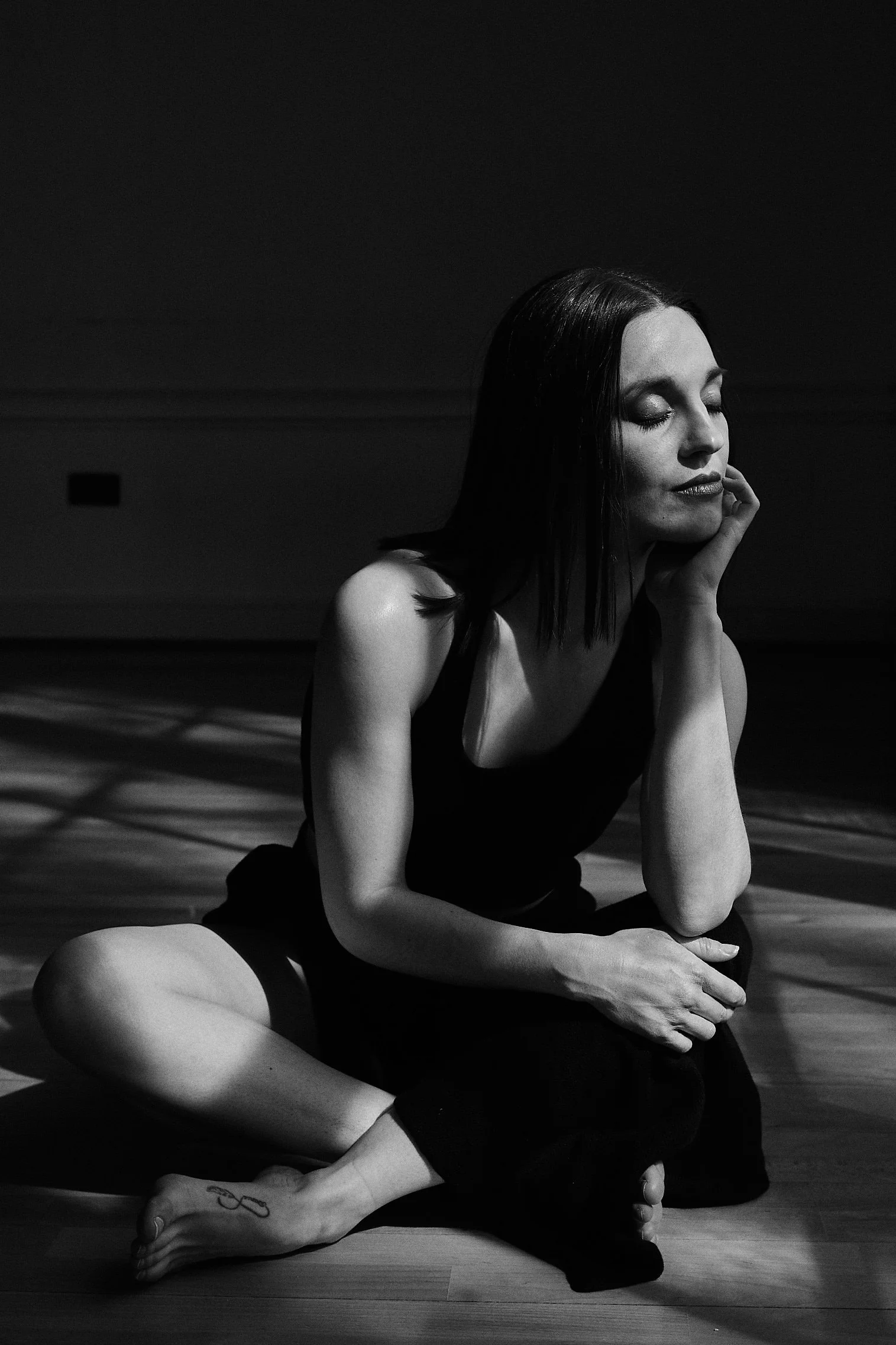 Dominique 18thApril_MONOCHROME-1328-Black skirt_LR1652541421751.jpg