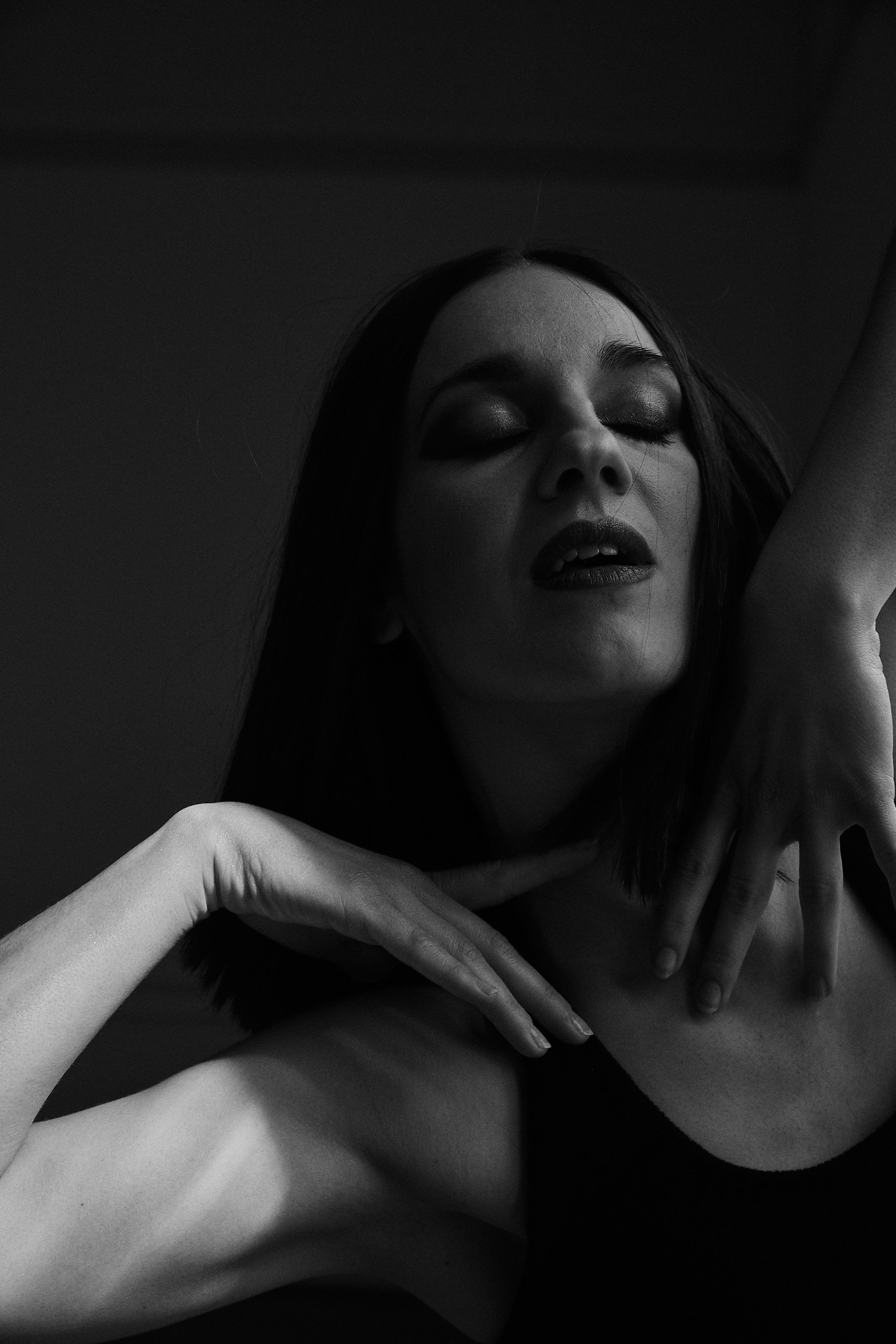 Dominique 18thApril_MONOCHROME-1301-Black skirt_LR1652541421750(1).jpg