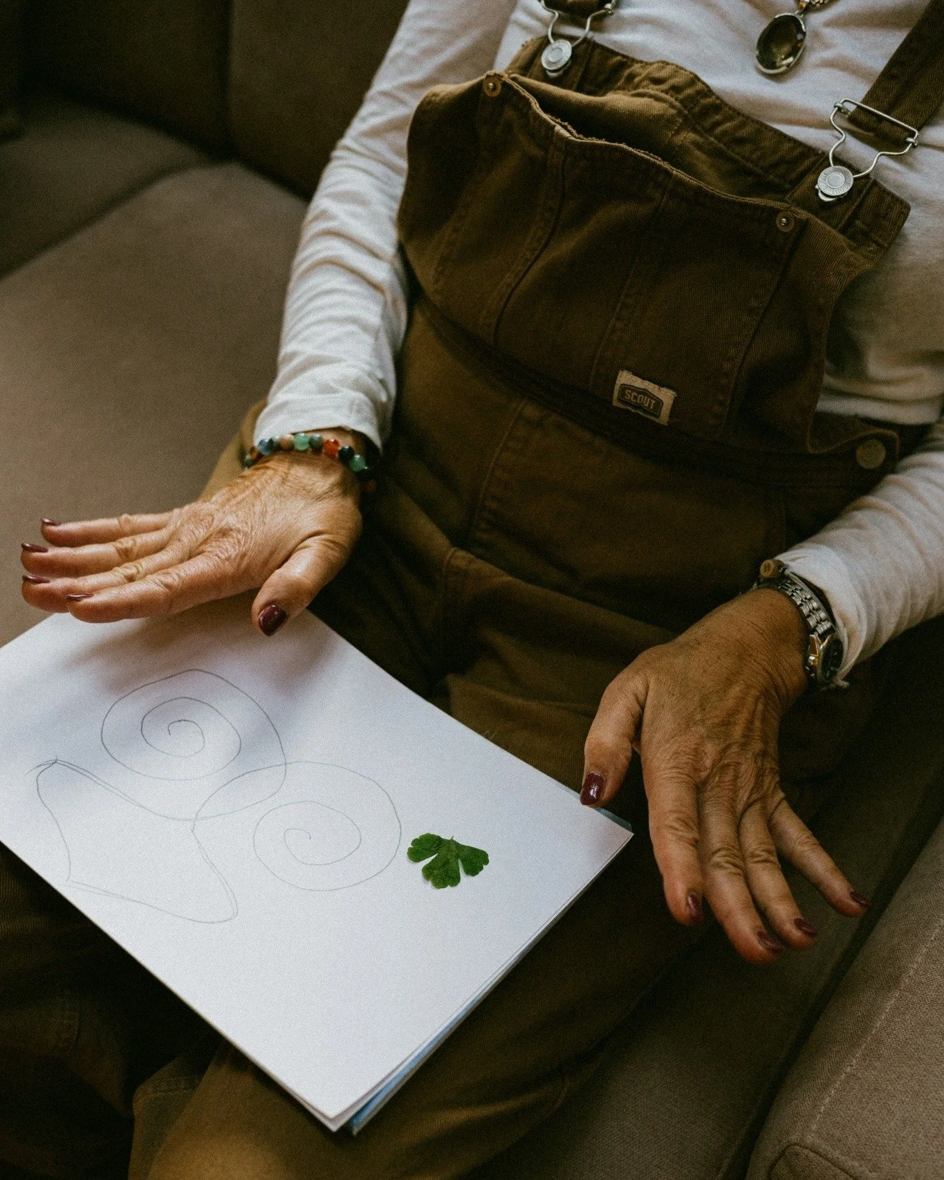 Za Magic Garden sem fotografirala prvo delavnico klesanja osebnih energijskih simbolov. Bila je čudovita jesen v Bohinju. Udeleženci so sprva spoznavali načine povezovanja z naravo in iskali navdih za simbol, ki bo vklesan v kamen nosil njihovo namer