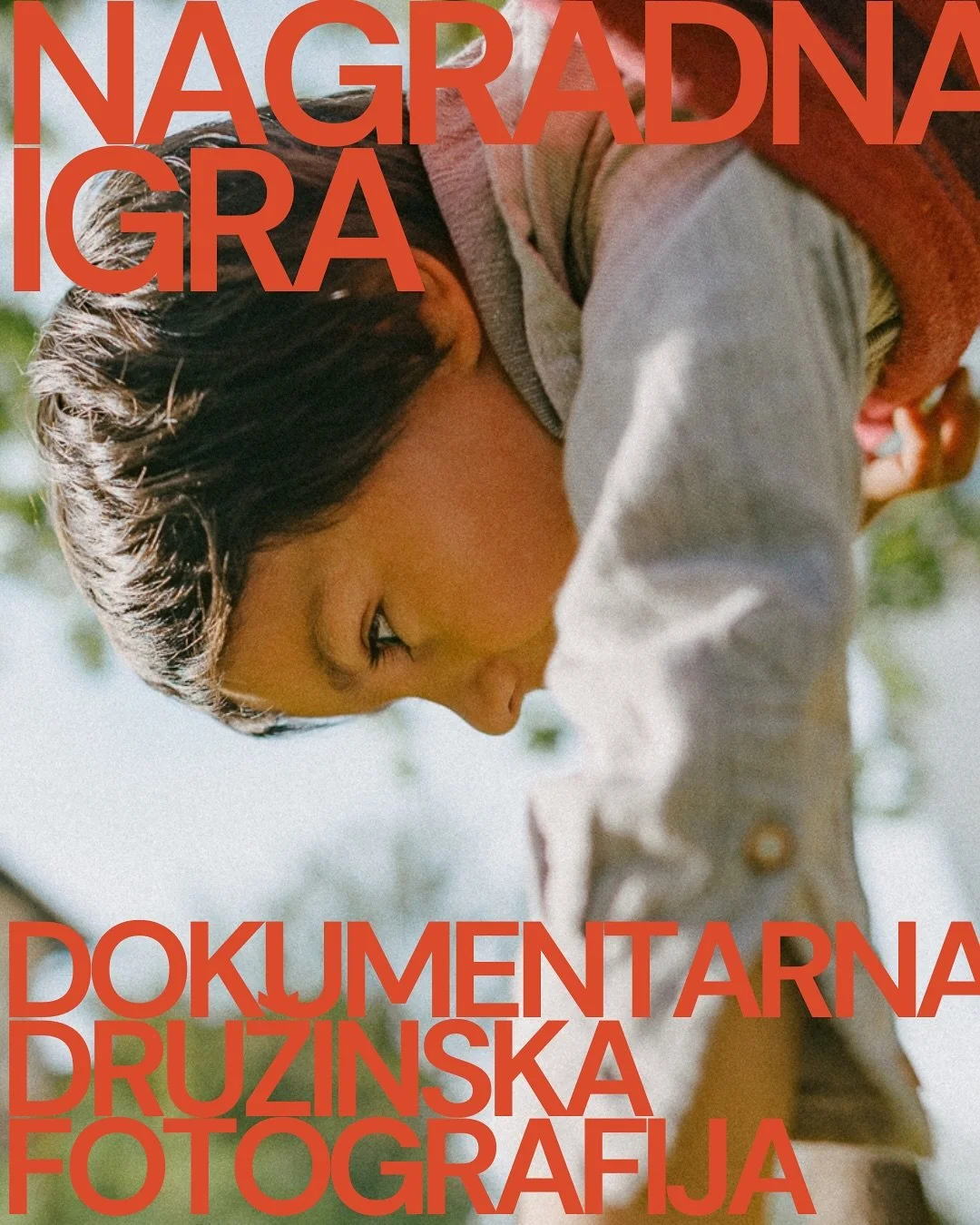 Želim si, da bi lahko dokumentarno fotografirala čim več družin.

Da bi ta način fotografije zaživel, ga je treba najprej spoznati in začutiti, da je življenje vredno fotografiti tak&scaron;no, kot je: čarobno, messy, lepo in intenzivo.

Zato podarja