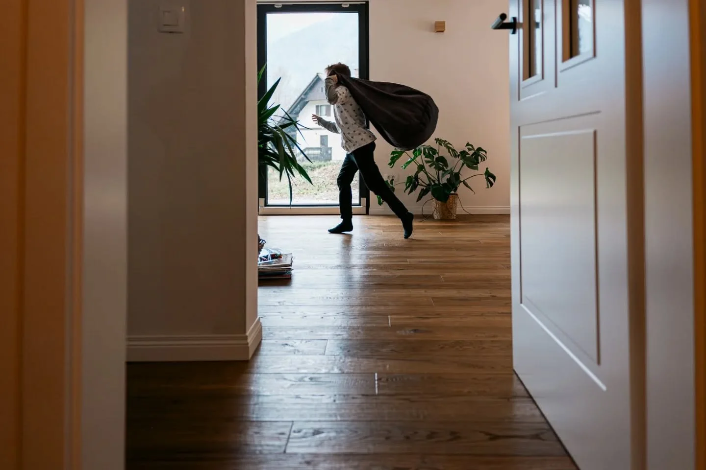 To fotografijo imam zelo rada. Verjamem, da so pri dokumentarni družinski fotografiji pomembne tri stvari: pozornost, potrpežljivost in pripravljenost.Trojni P.📸😀

● Pozornost: ali nekak&scaron;na ugla&scaron;enost s tem, kar se dogaja v okolici, s