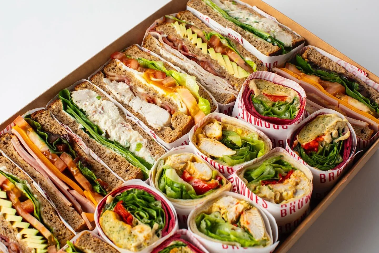 Take your pick from our delicious sandwiches 🥪✨ Whether you&rsquo;re dining in, grabbing takeaway, ordering delivery, or planning catering for your crew, we&rsquo;ve got you covered! 🙌

Fresh flavours, made with care ❤️
#BrownesKitchen #SandwichGoa