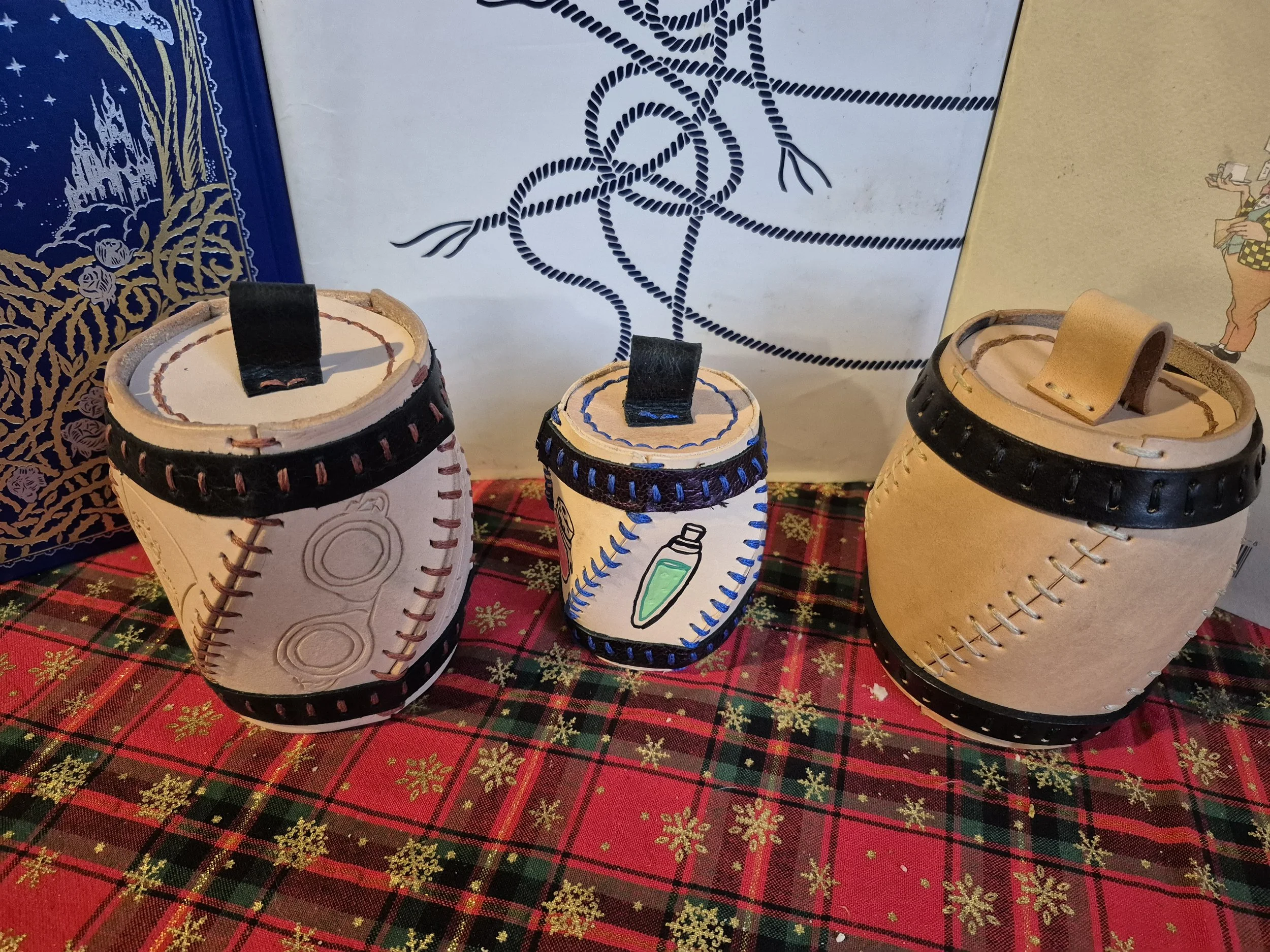 Barrel style desk top tidy.