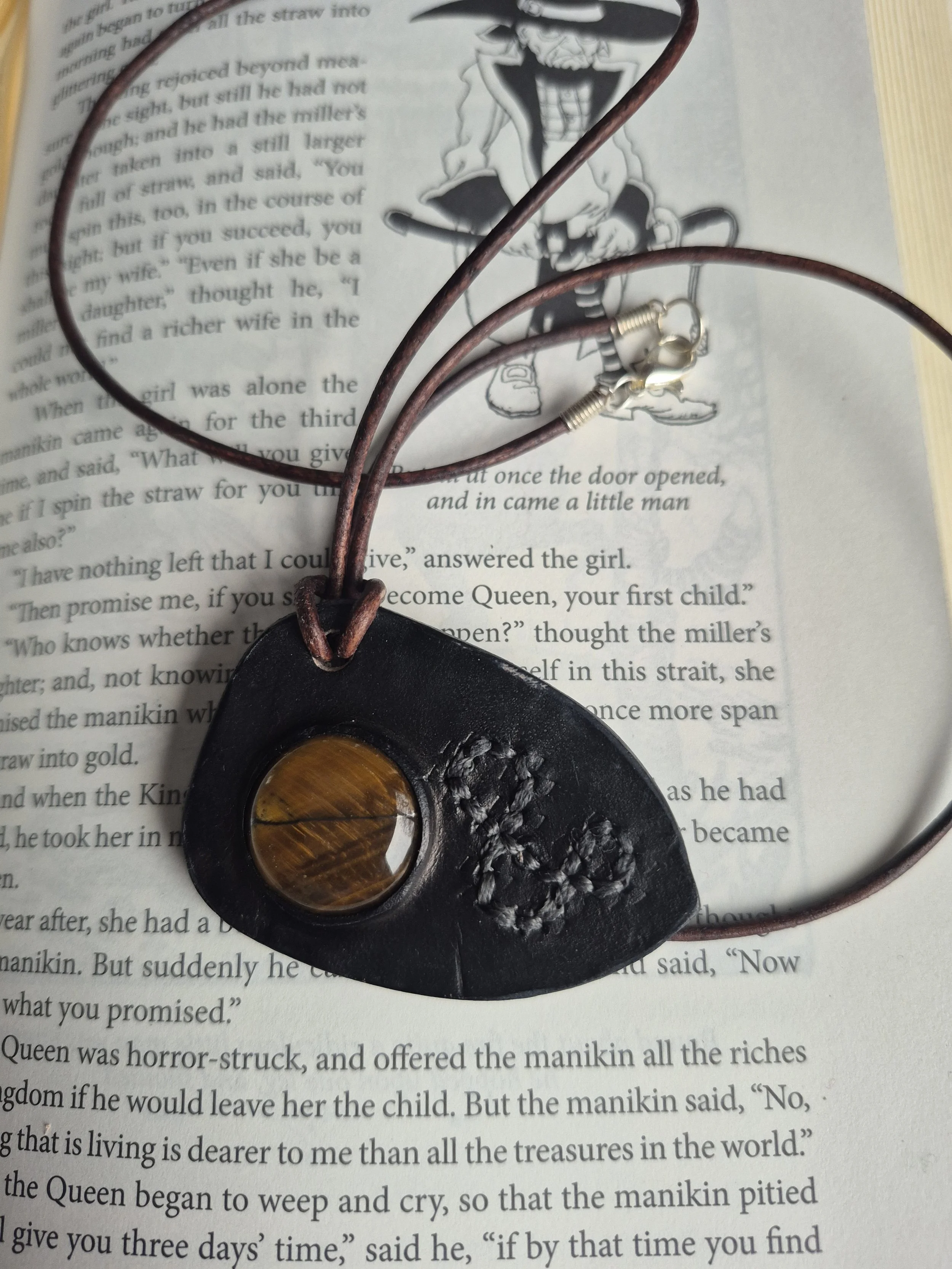 Tigers Eye Cabachon Pendant